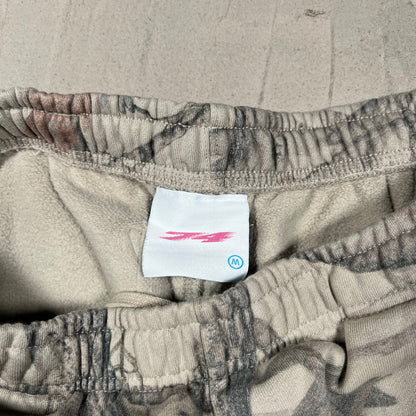 74isWar BGC RealTree Camo Sweatpants Size Medium USED x18040