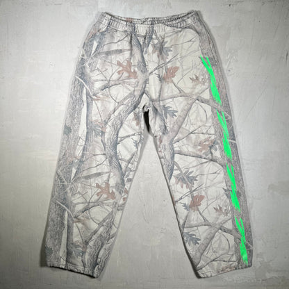 74isWar BGC RealTree Camo Sweatpants Size Medium USED x18040
