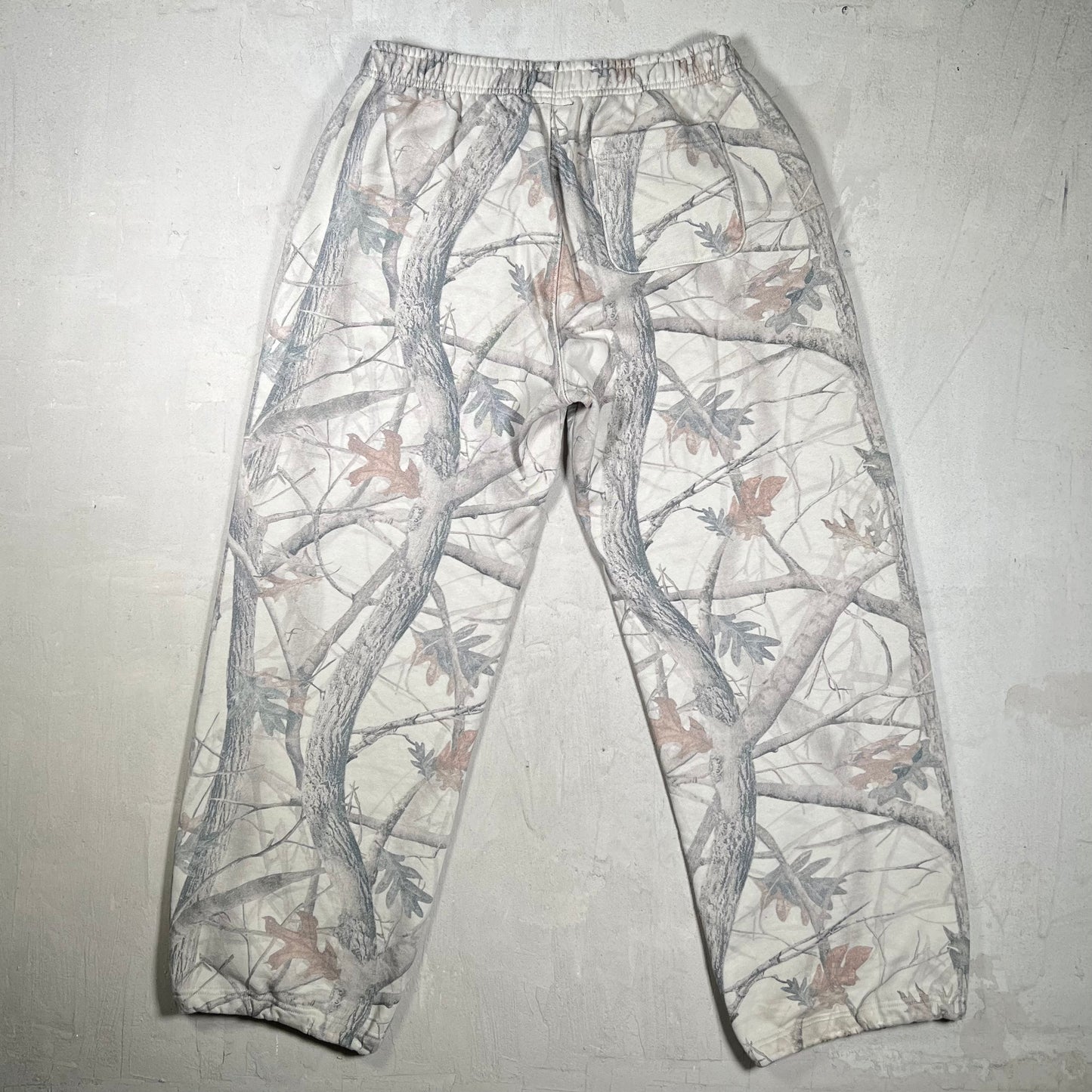 74isWar BGC RealTree Camo Sweatpants Size Medium USED x18040