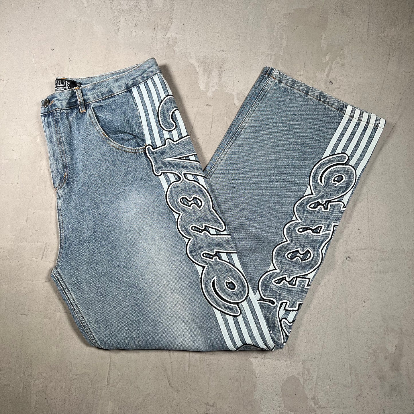 Vale Insignia Stone Washed Blue Jeans Size 36 USED x18037