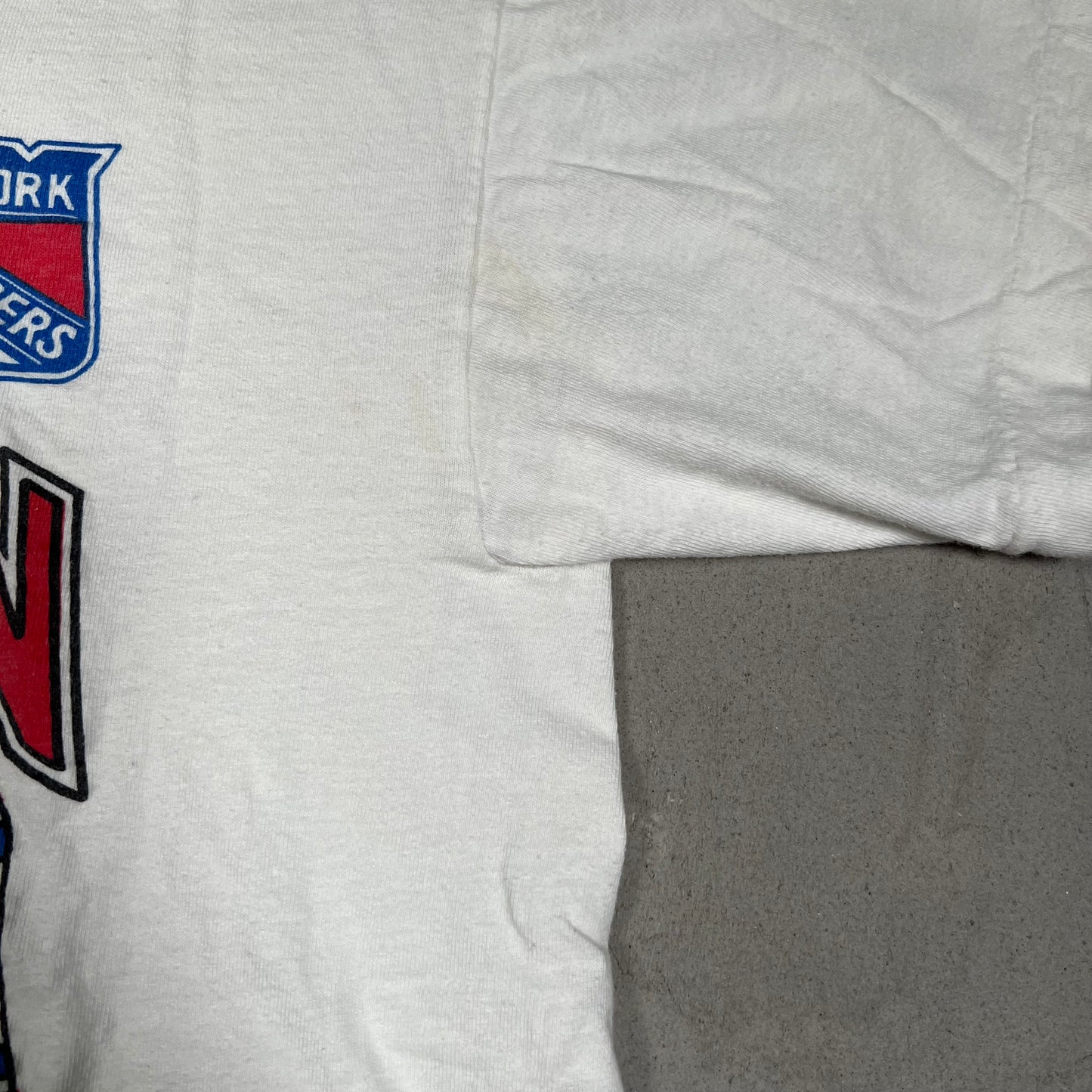 1994 New York "Title Town" White Rangers/Knicks Tee Size Medium USED v19678