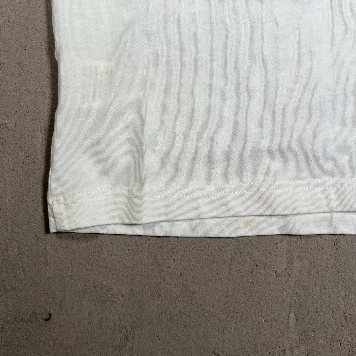 Vale "Valley Dreams" Wong Kar-Wai White Tee Size Large NEW x18049