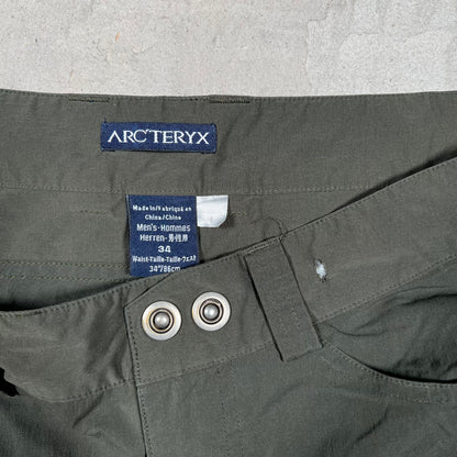 Y2K Arcteryx Lightweight Dark Olive Cargo Pants Size 32 USED x18066