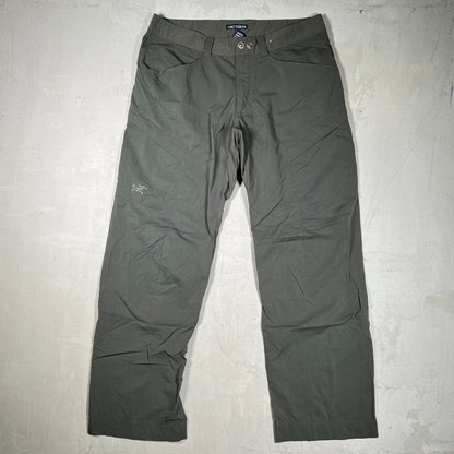 Y2K Arcteryx Lightweight Dark Olive Cargo Pants Size 32 USED x18066