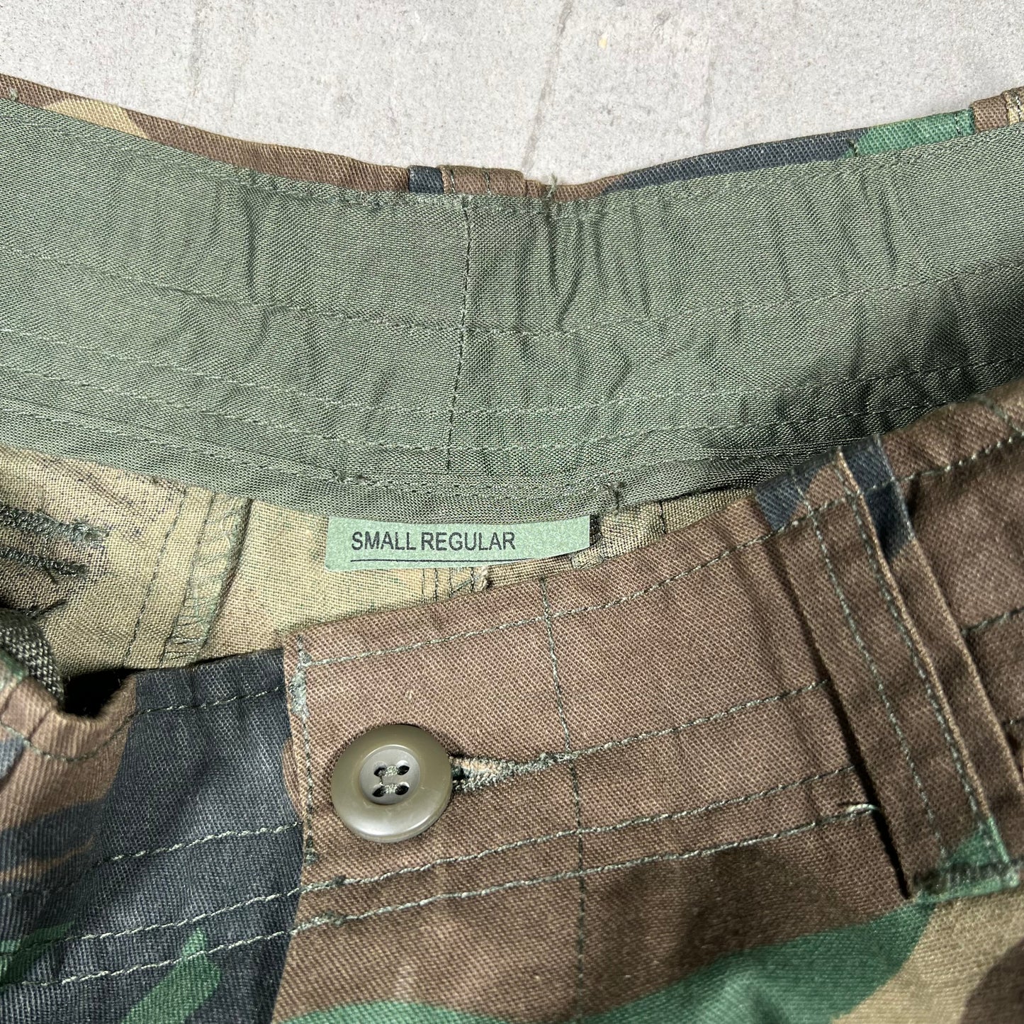 GV Gallery Raspberry Hills Camo Yellow Logoi Shorts Size Small NEW x18068