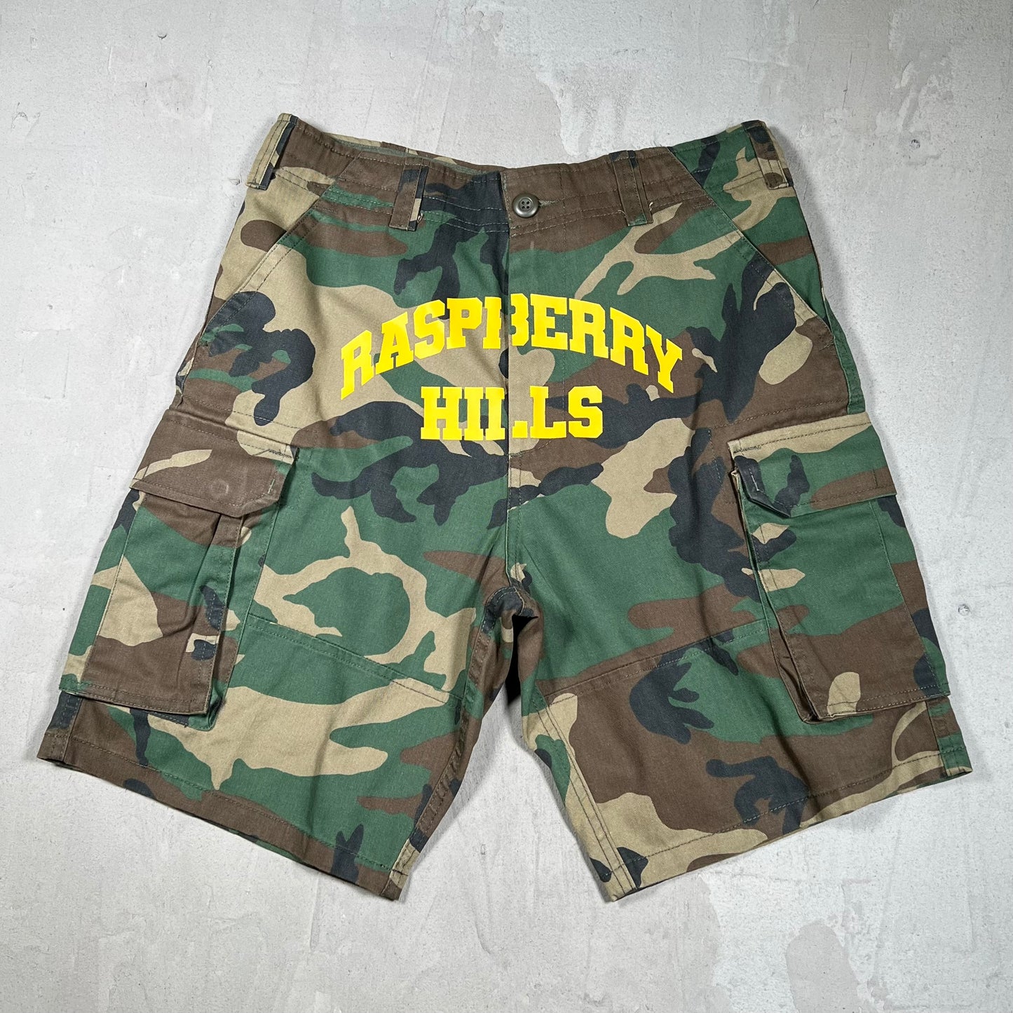 GV Gallery Raspberry Hills Camo Yellow Logoi Shorts Size Small NEW x18068