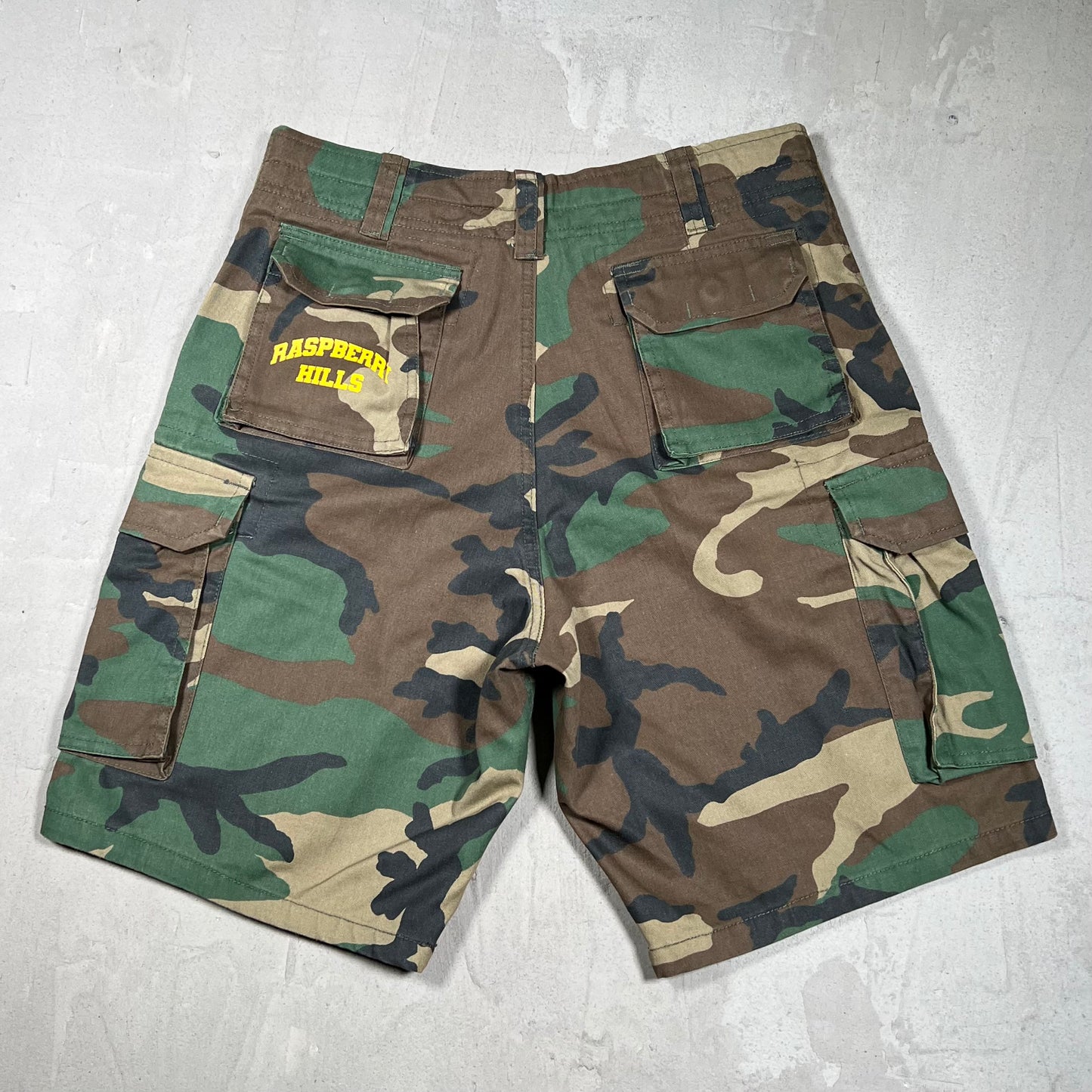 GV Gallery Raspberry Hills Camo Yellow Logoi Shorts Size Small NEW x18068