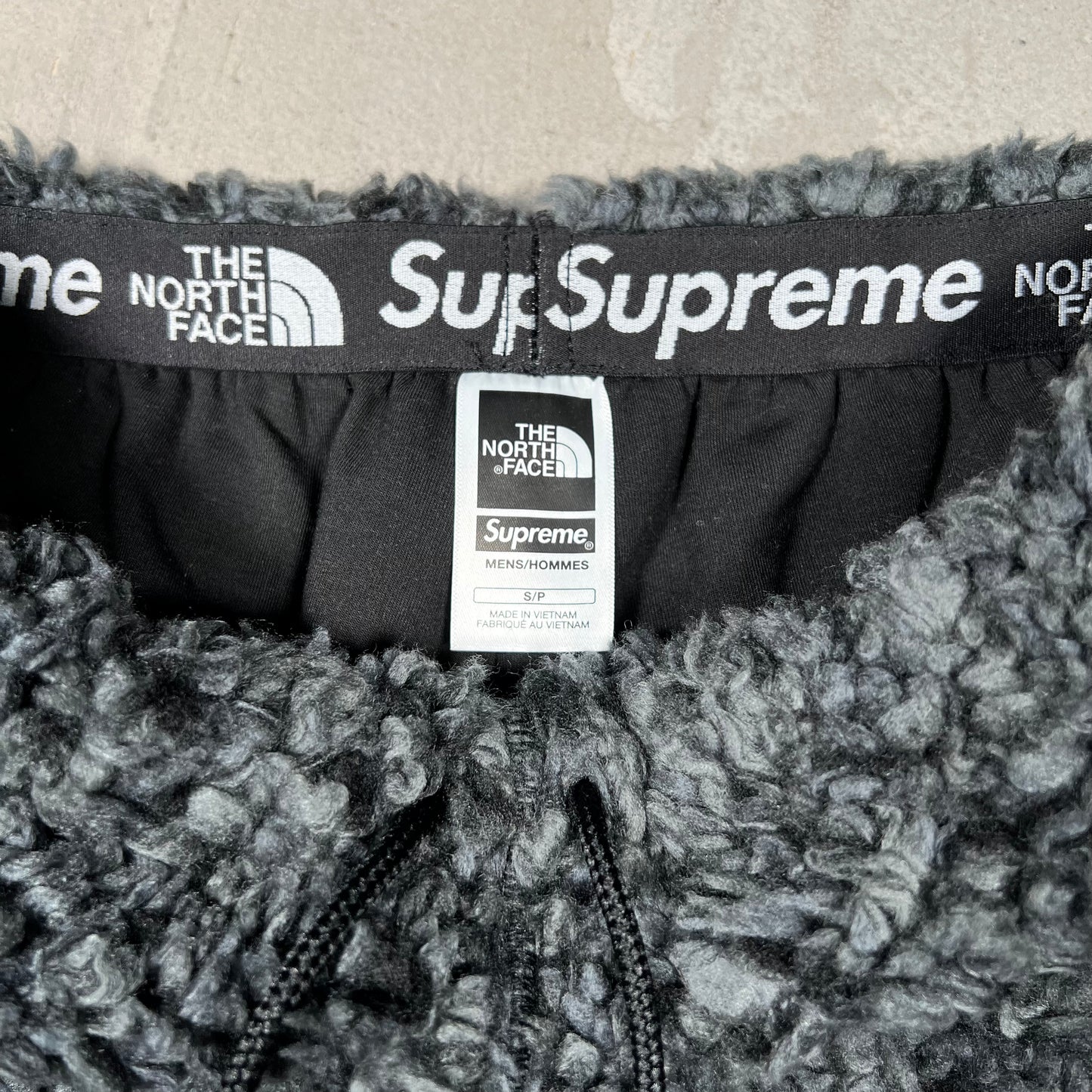 Supreme North Face High Pile Fleece Grey Shorts Size Small USED x18077