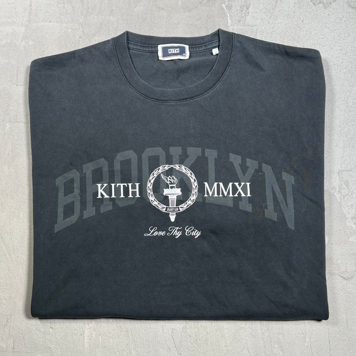 Kith Love Thy City Washed Black Tee Size Medium USED x18092