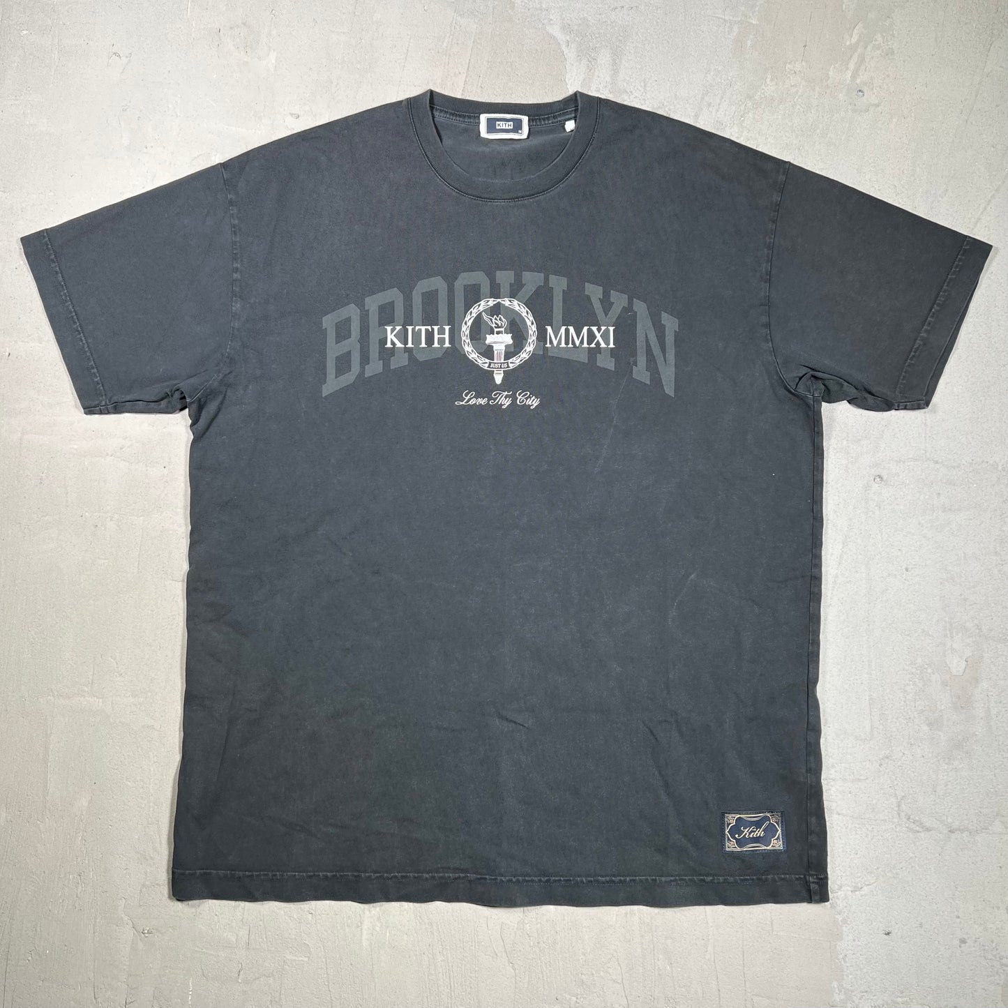 Kith Love Thy City Washed Black Tee Size Medium USED x18092