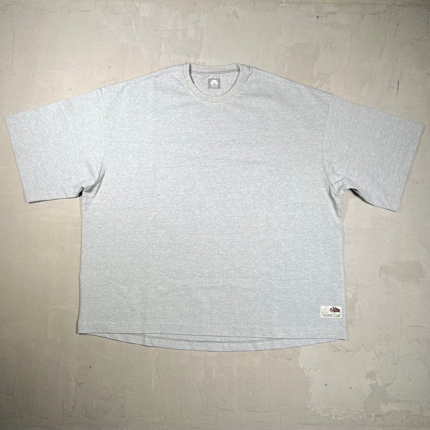 18 East Blank Heavy Weight Grey Tee Size XL USED x18115
