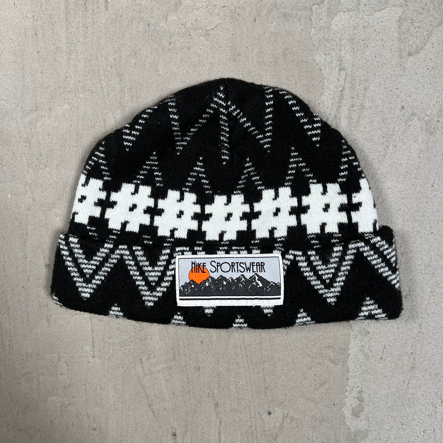 Y2K Nike Jacquard Black/White Beanie USED v19825