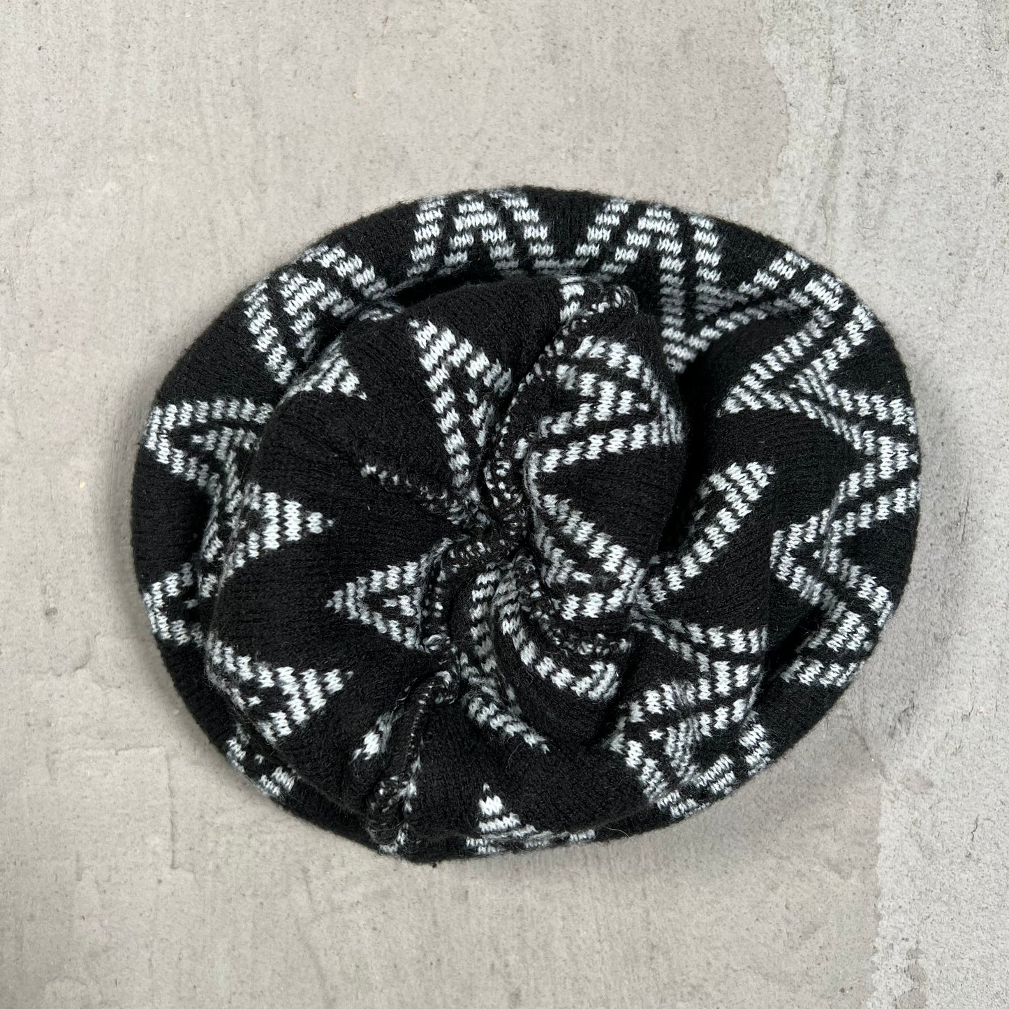 Y2K Nike Jacquard Black/White Beanie USED v19825
