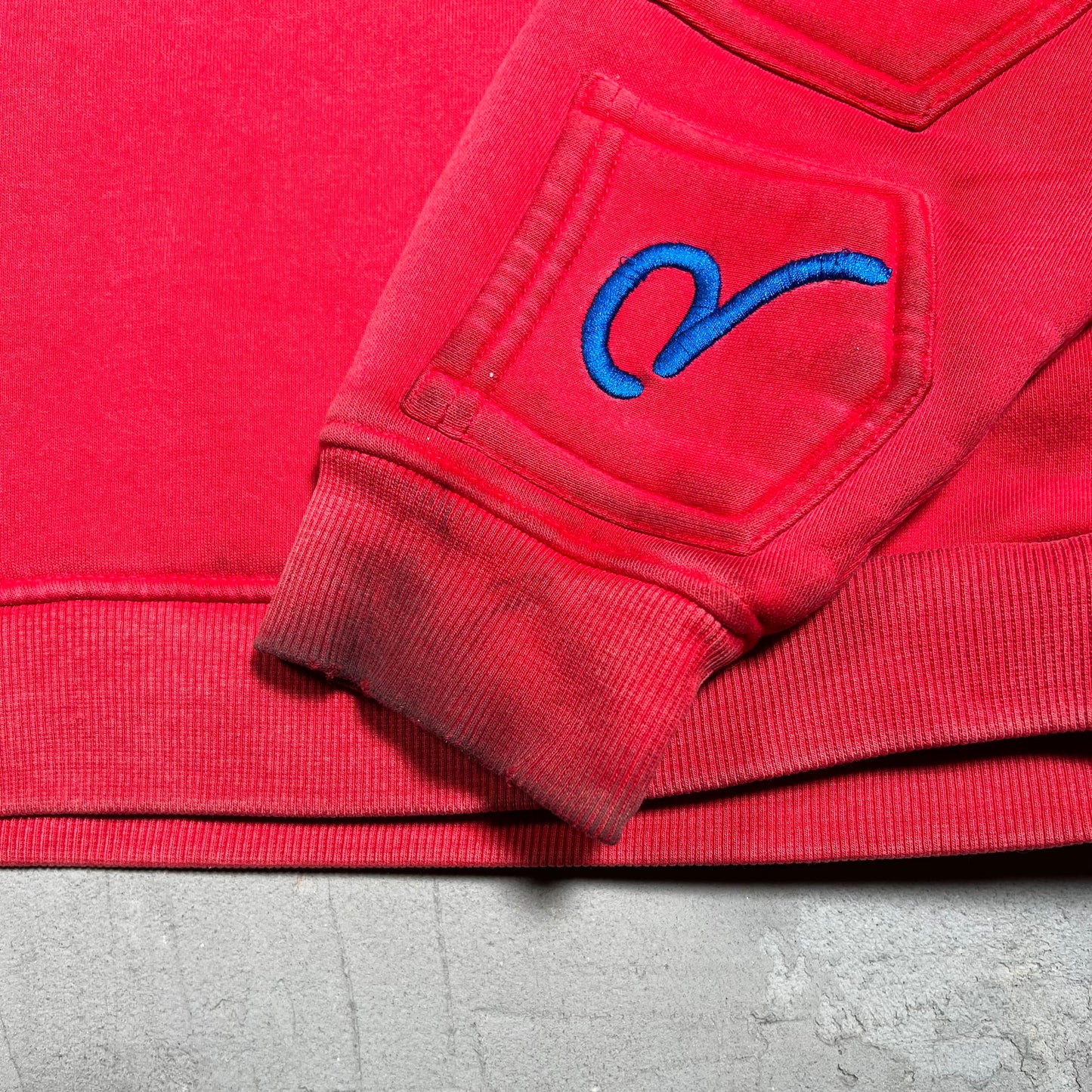 HMDD GV Gallery Raspberry Hills Lychee Red Zip Up Hoodie Size Medium USED x18197