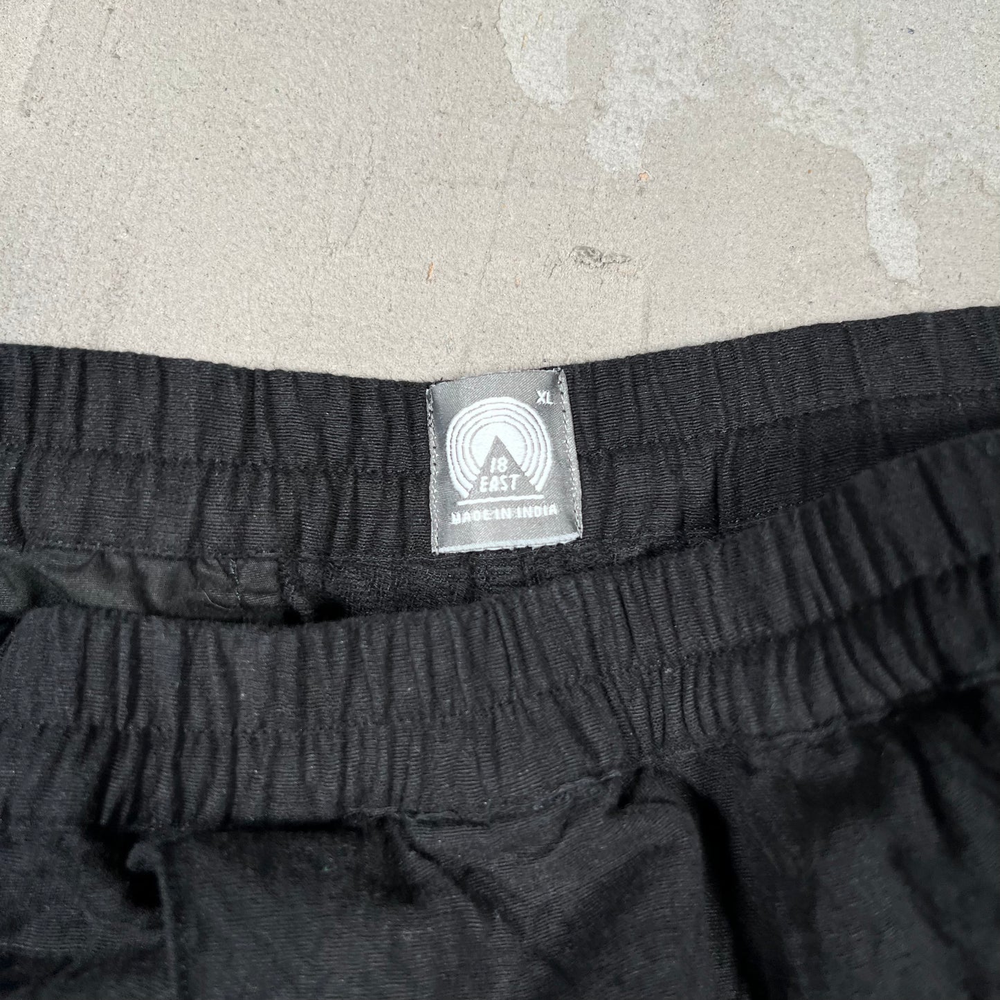 18 East Black Cotton Cargo Pants Size XL USED x18215
