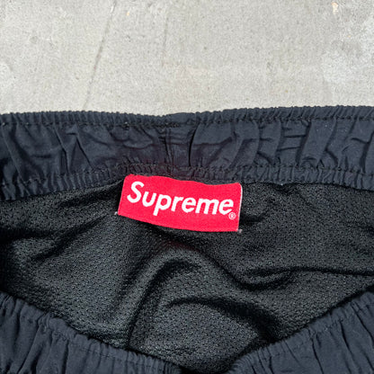 Supreme Cargo Black Water Shorts Size Large USED x18226