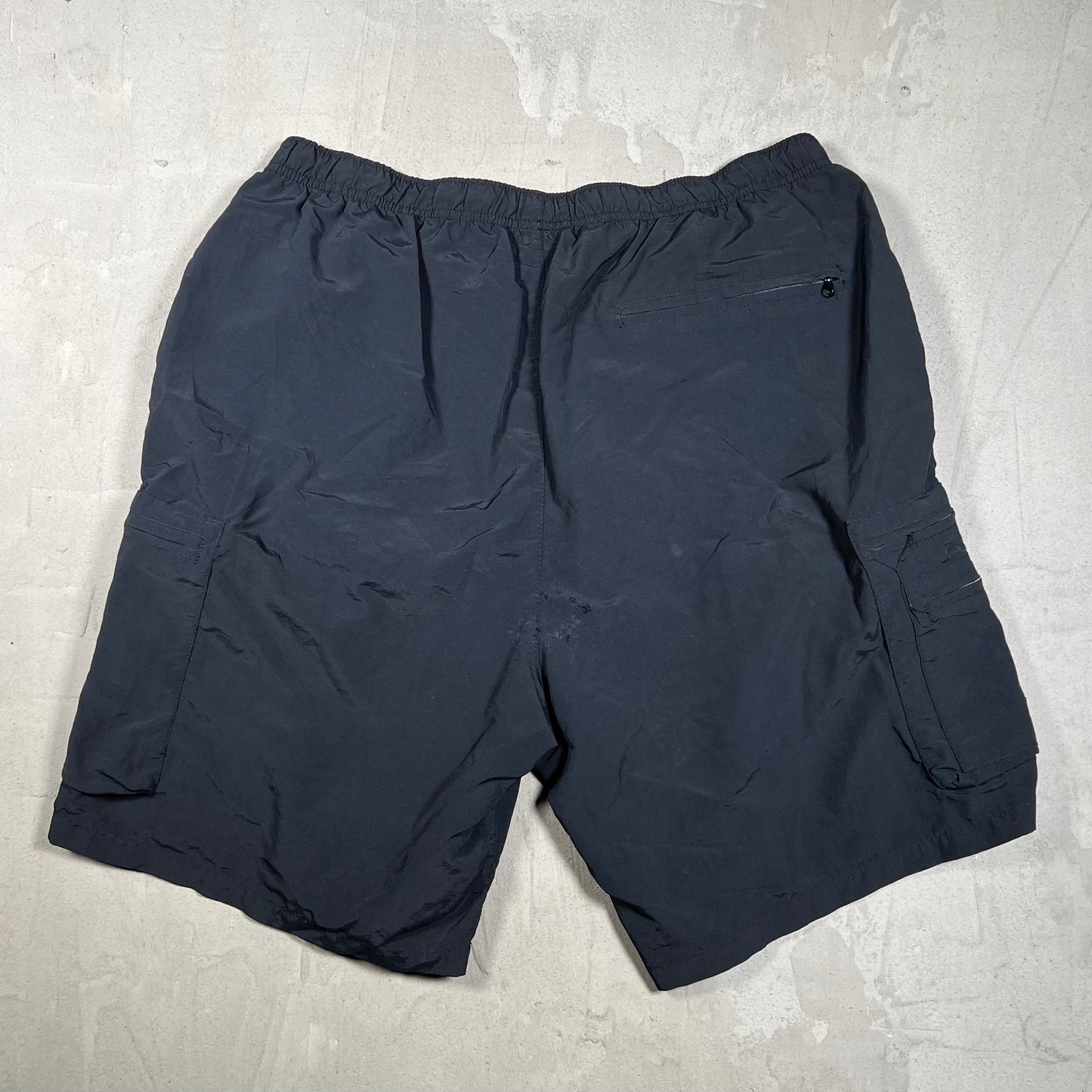 Supreme Cargo Black Water Shorts Size Large USED x18226