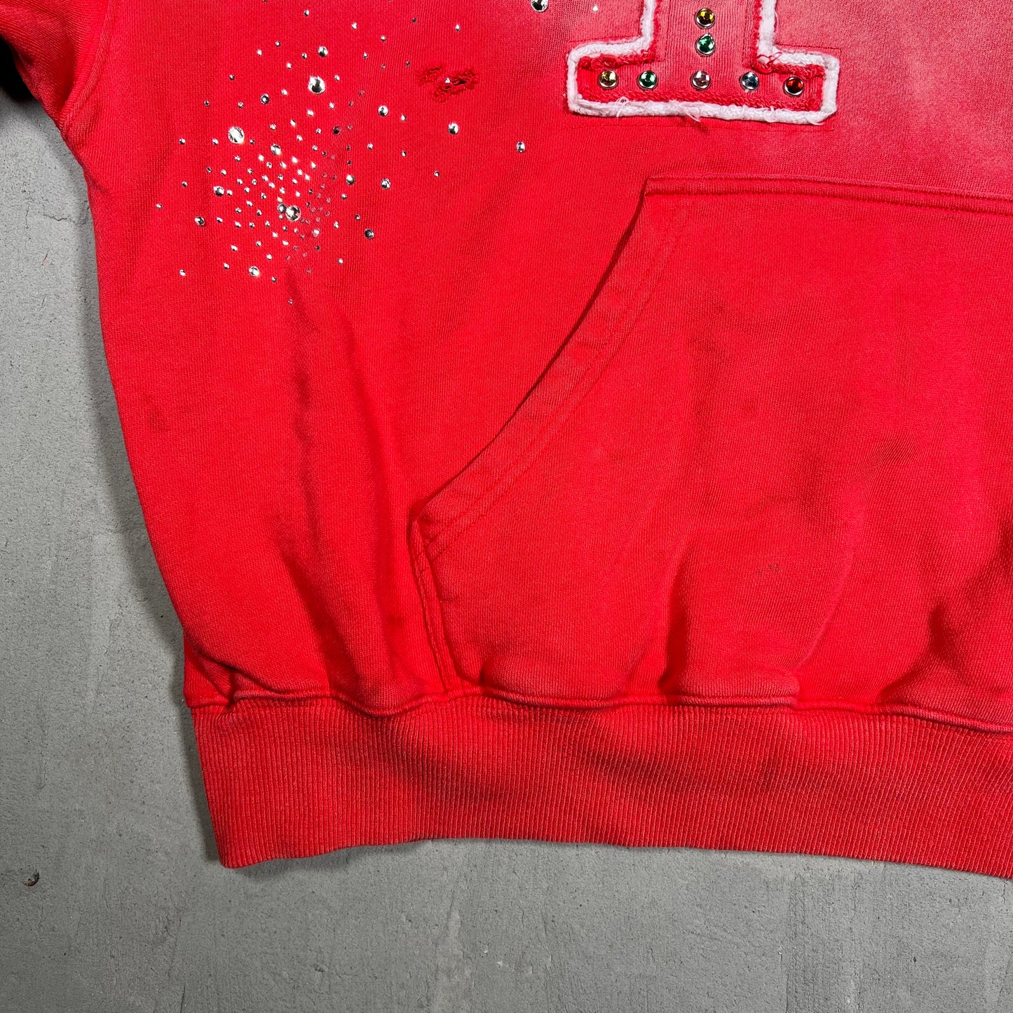 Vale Rhinestone 14 Red Pull Over Hoodie Size Large USED x17882