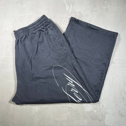 GV Gallery Raspberry Calligraphy Grey Sweatpants Size XXL USED x18223