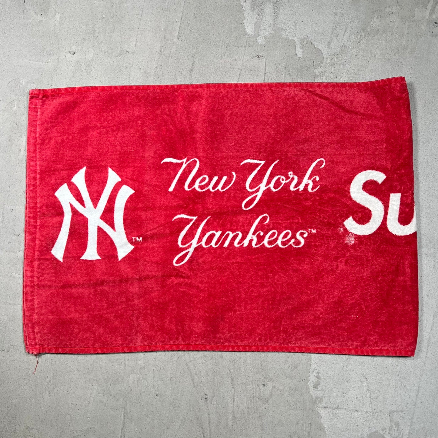 Supreme New York Yankees Red Hand Towel (2015) USED x18086