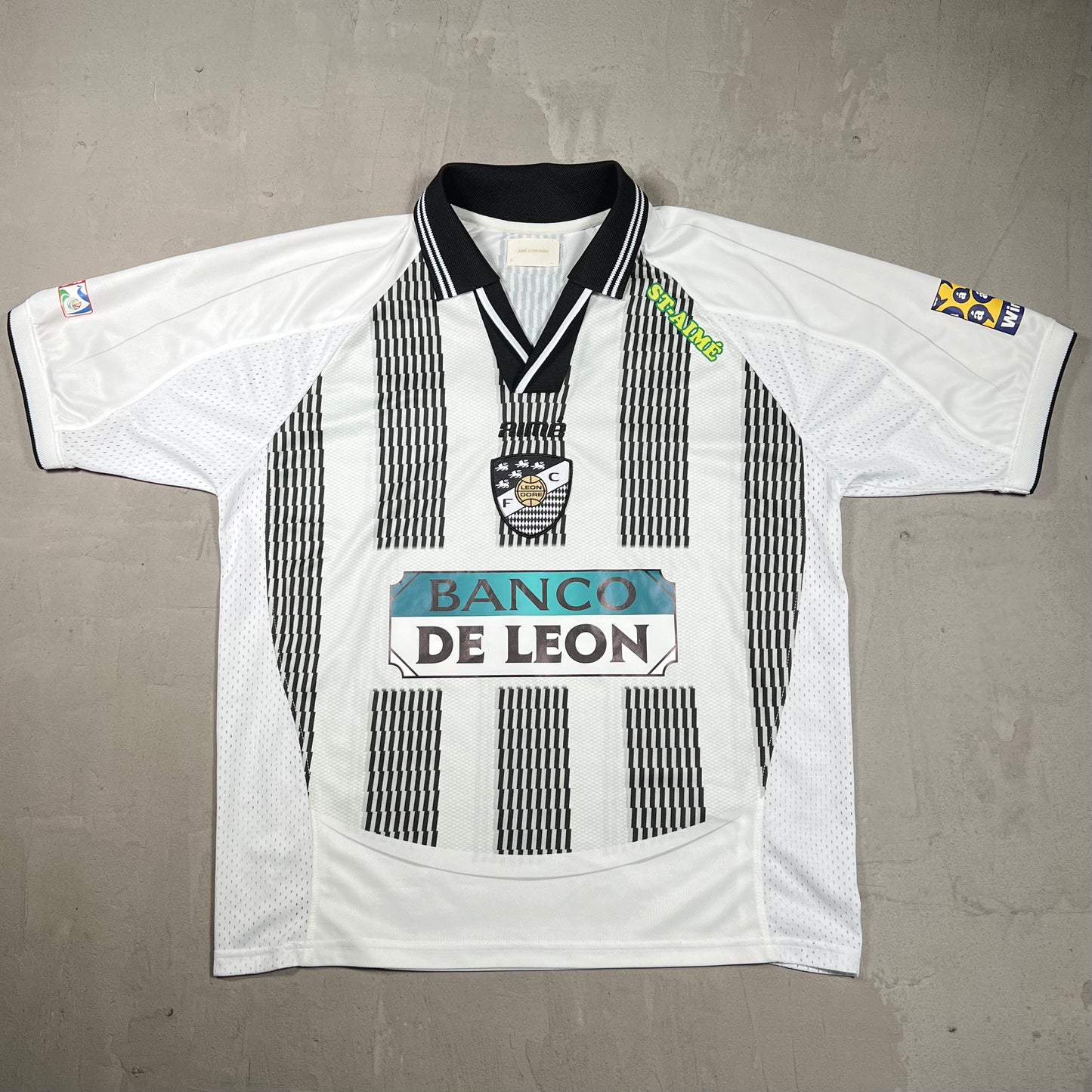 Aime Leon Dore ALD Team Leon White Soccer Jersey Size Small USED x18301