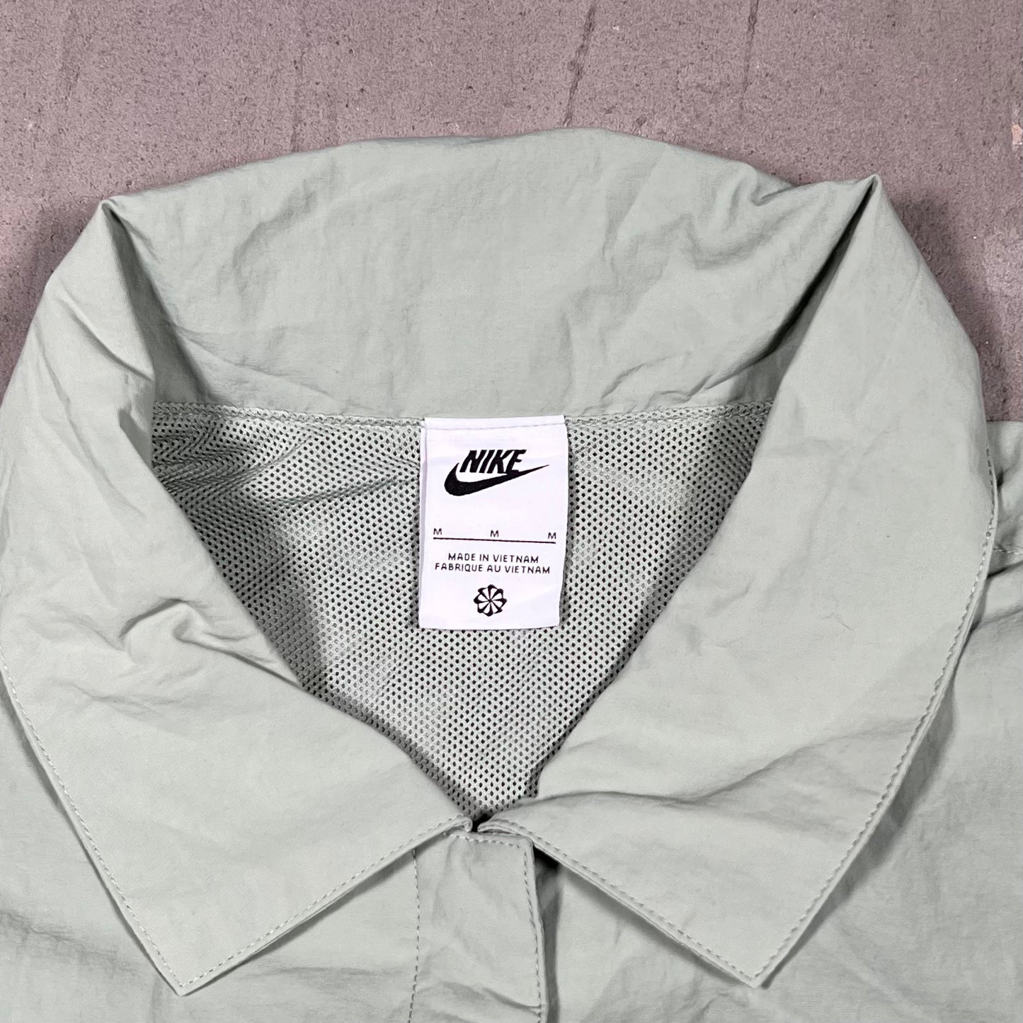 Nike Sage Green Coach's Jacket Size Medium USED v19985