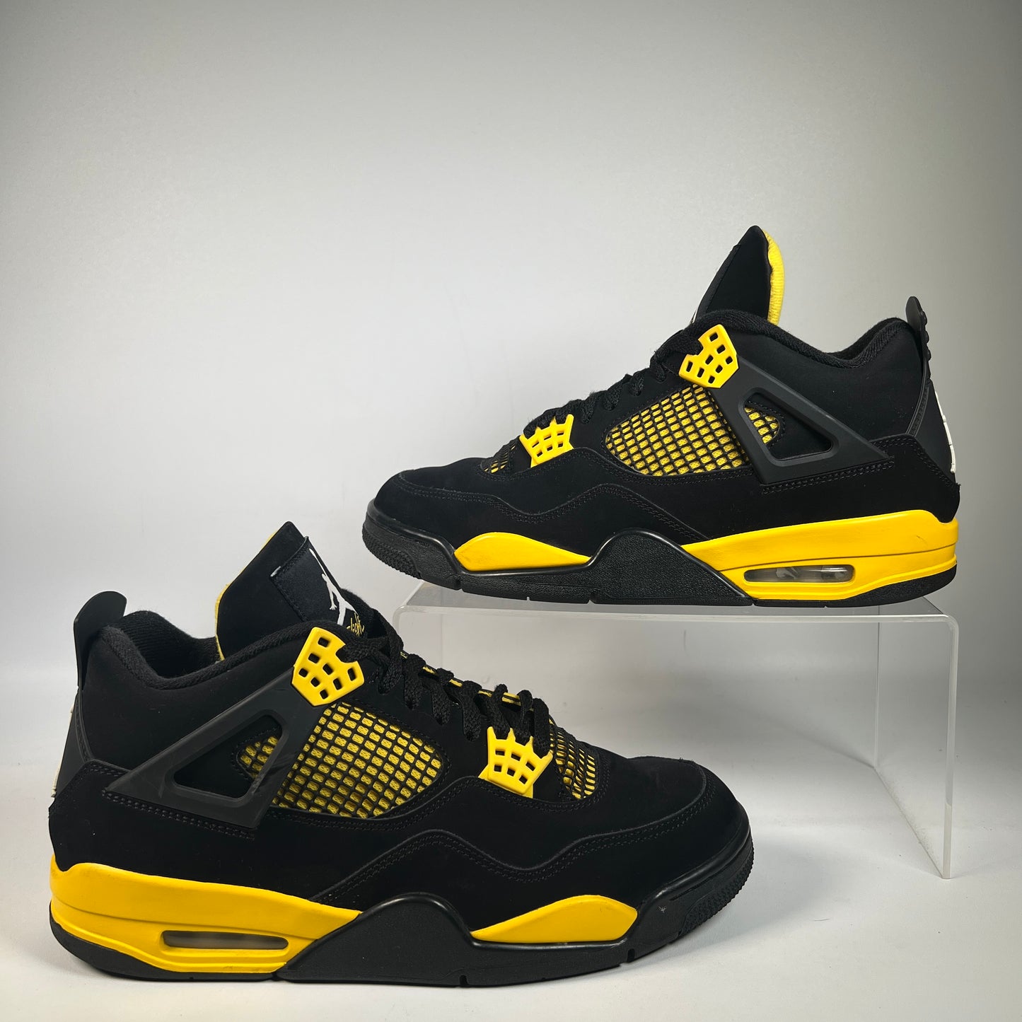 Jordan 4 Thunder (2023) Size 10 USED s22533