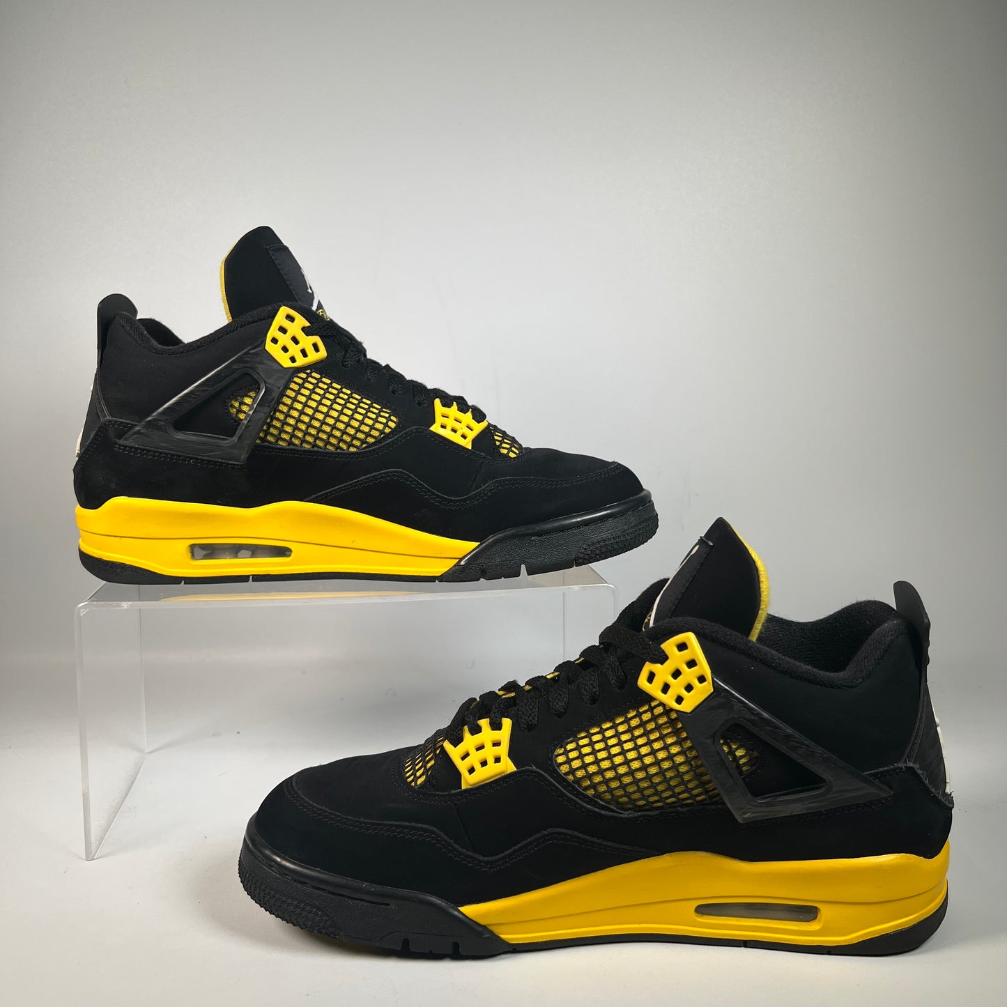 Jordan 4 Thunder (2023) Size 10 USED s22533