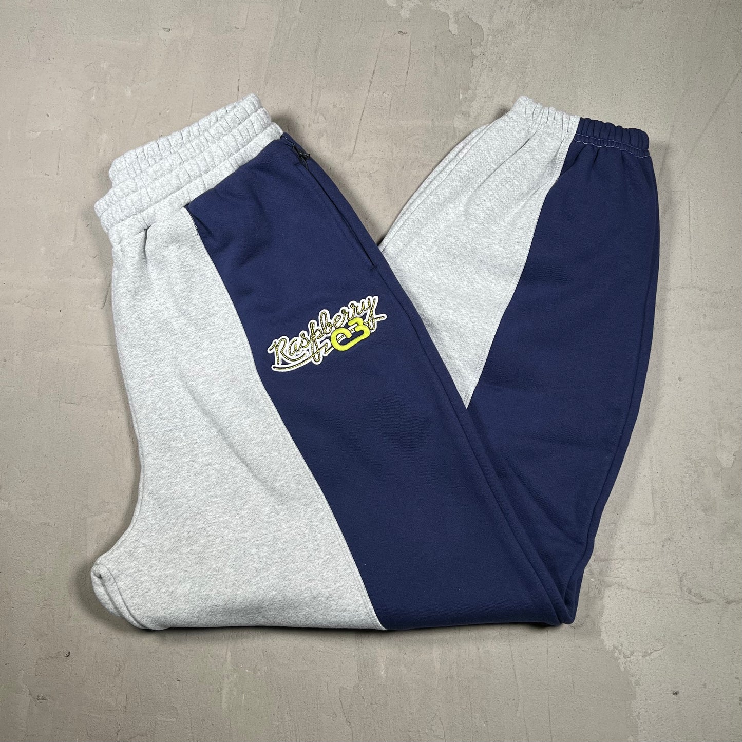GV Gallery Raspberry Hills 03 Navy/Grey Split Sweatpants Size Small NEW x18356