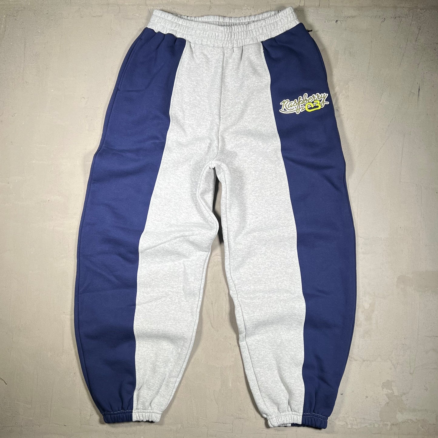 GV Gallery Raspberry Hills 03 Navy/Grey Split Sweatpants Size Small NEW x18356