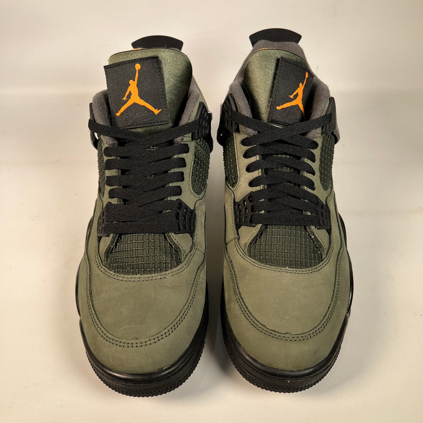 Jordan 4 Undefeated (2025) Size 10.5 USED s22613