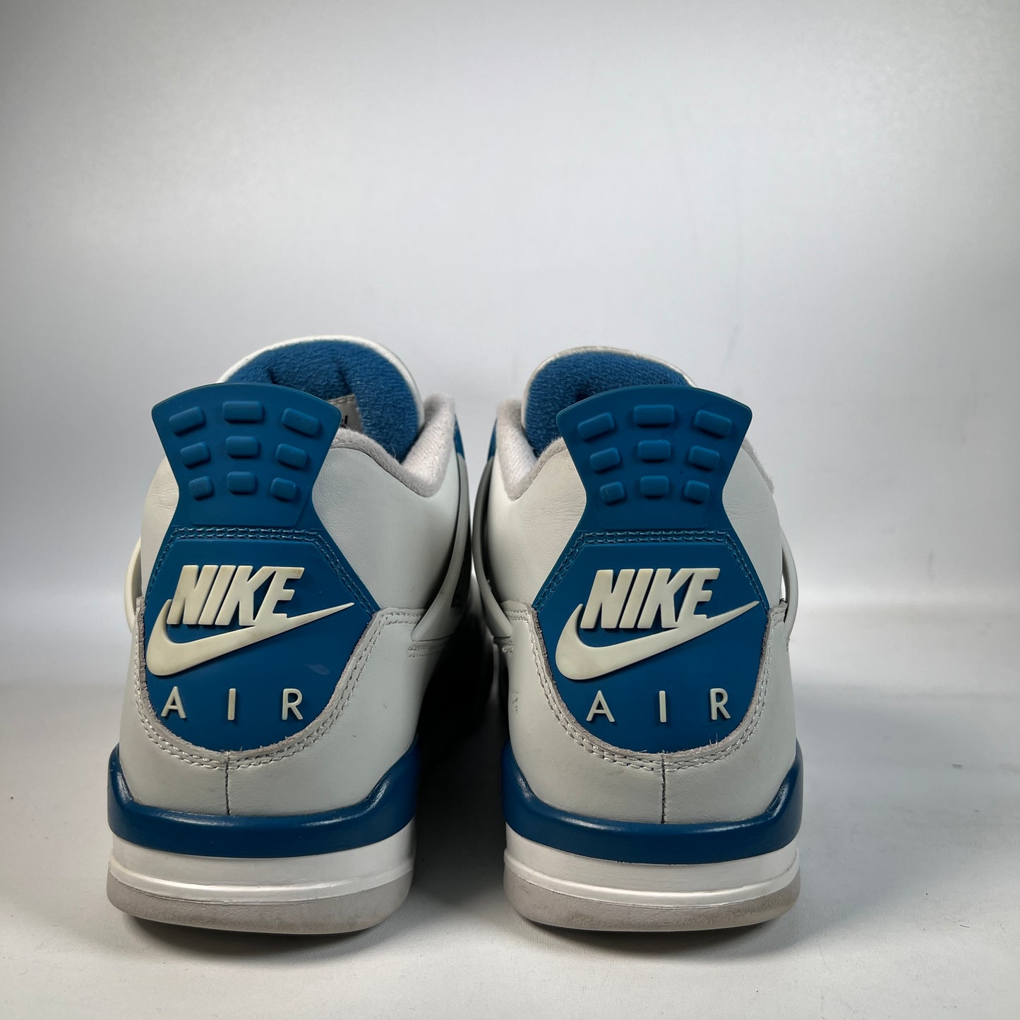 Jordan 4 Military Blue (2024) Size 8.5 USED s22457