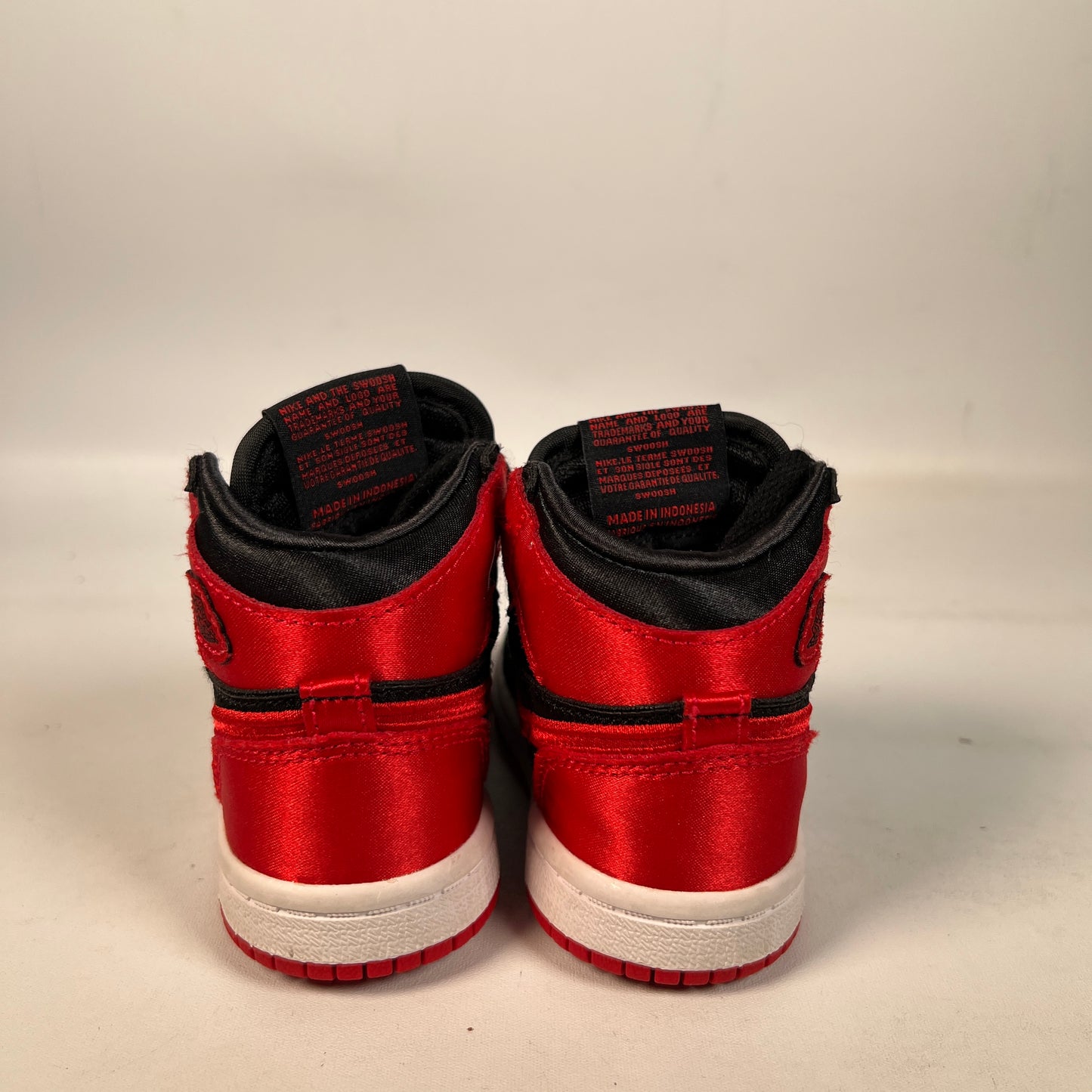 Jordan 1 High Satin Bred (2023) Size 5c USED s22585