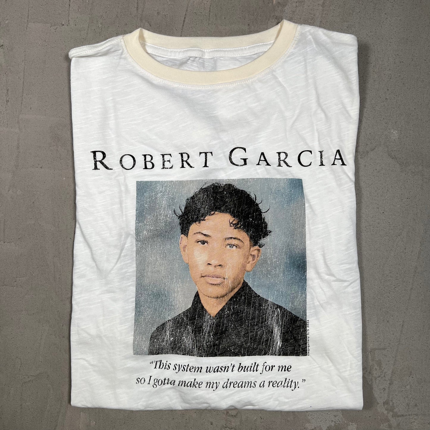 GV Gallery Raspberry Hills Robert Garcia White Tee Size Small USED x18324