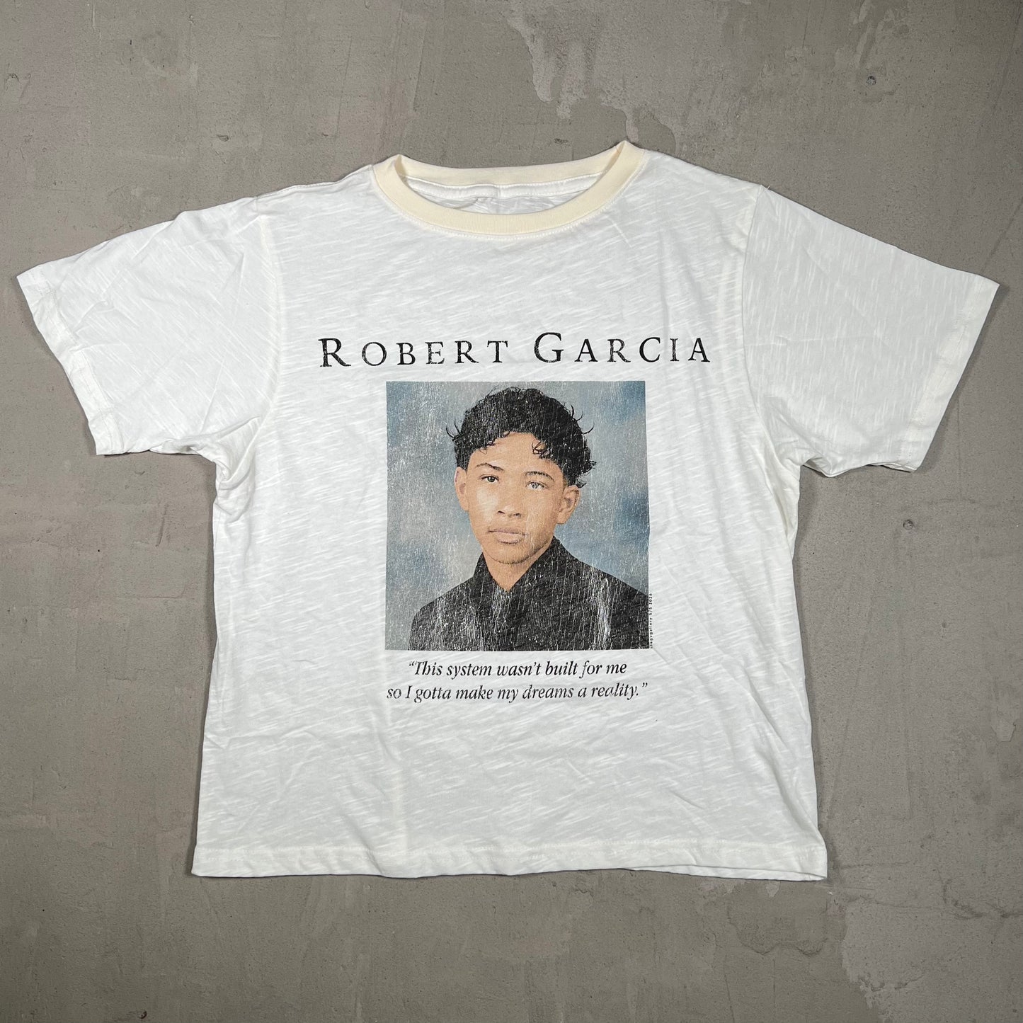 GV Gallery Raspberry Hills Robert Garcia White Tee Size Small USED x18324