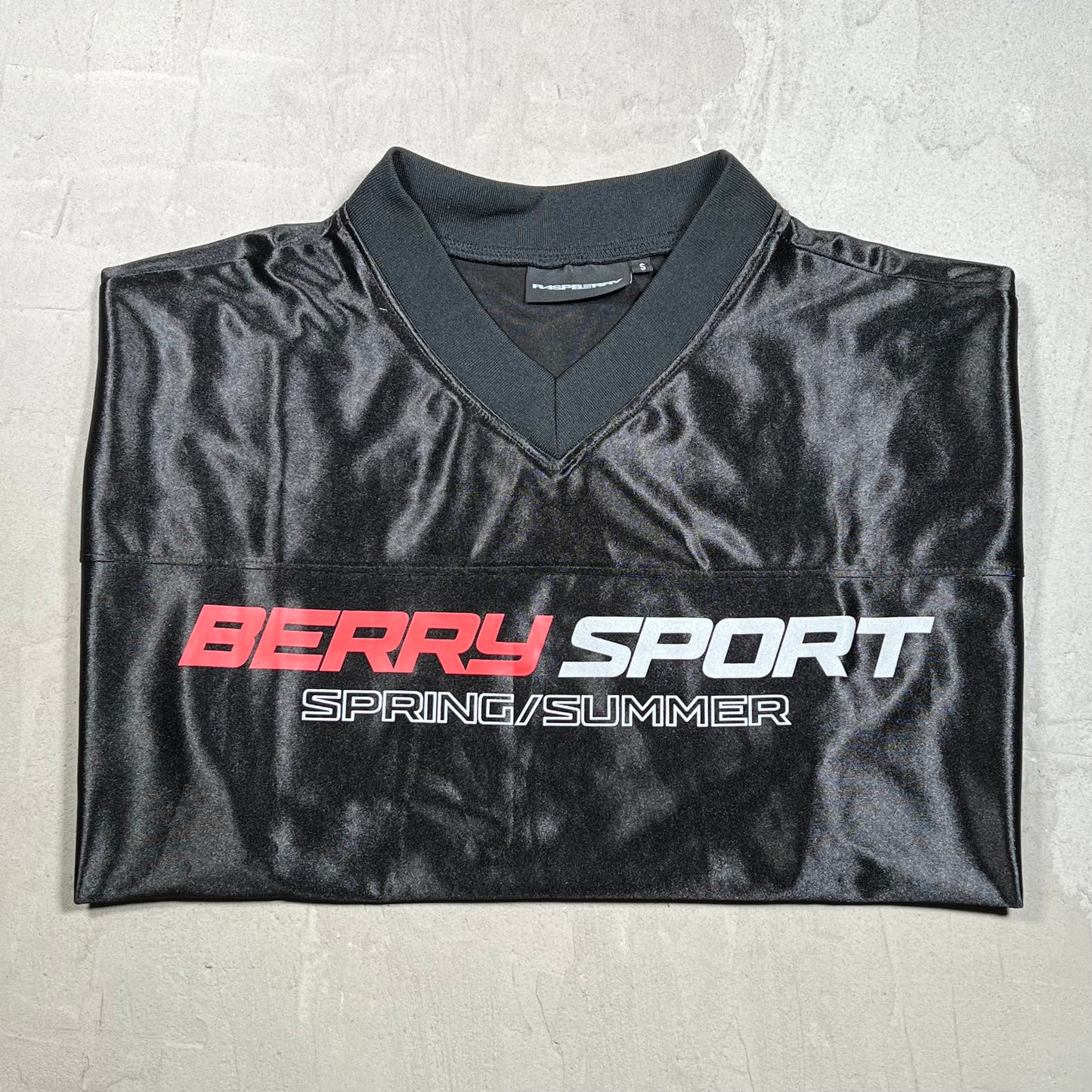 GV Gallery Raspberry Hills Berry Sport Black Jersey Size Small USED x18326