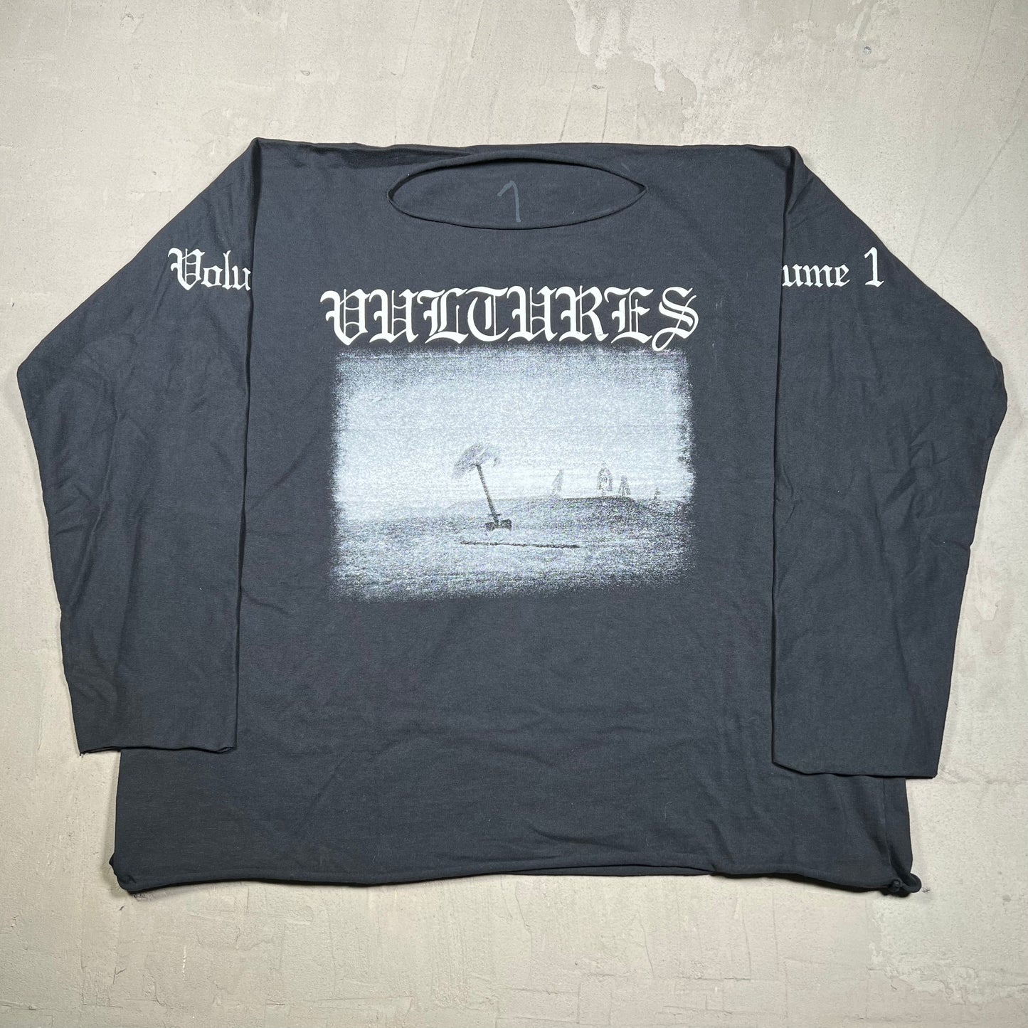 Yeezy vultures longsleeve black Size 1 (small) NEW x10326