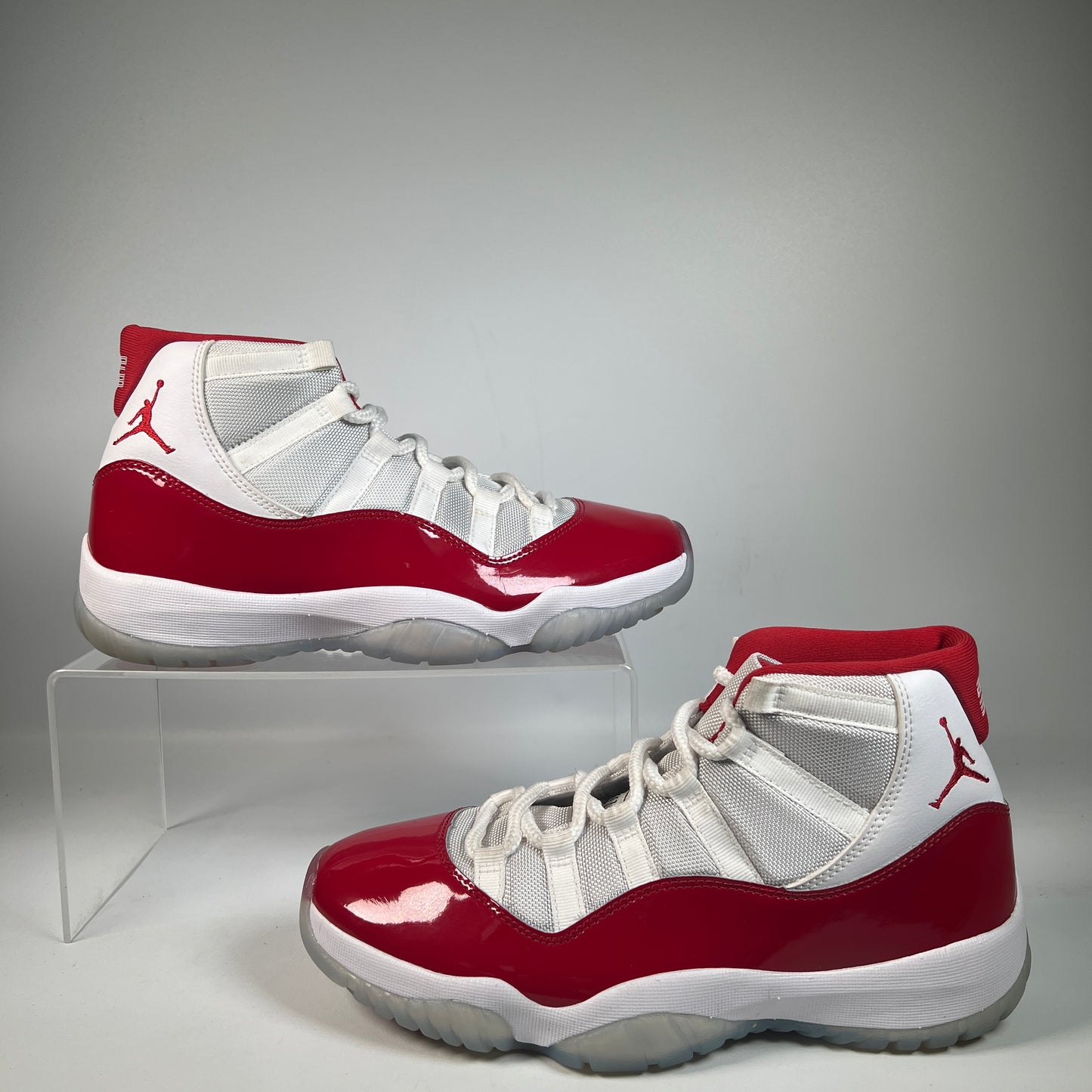 Jordan 11 High Cherry (2022) Size 8.5 USED s22669