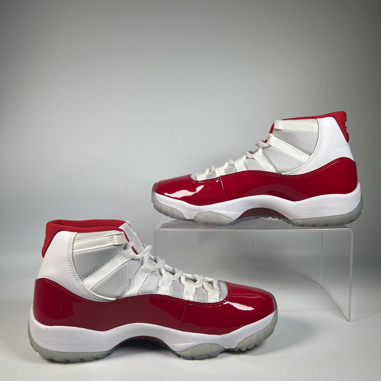 Jordan 11 High Cherry (2022) Size 8.5 USED s22669