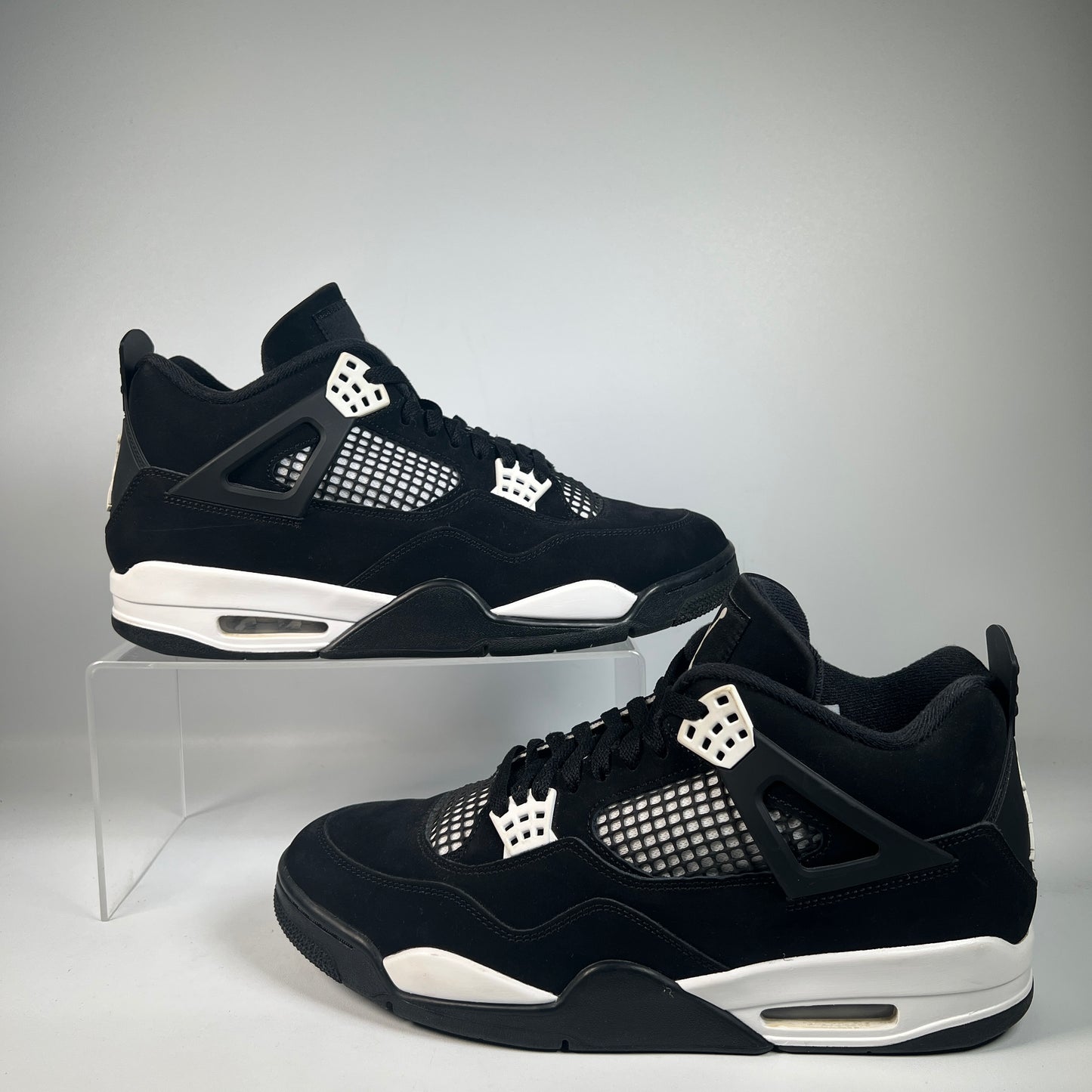 Jordan 4 White Thunder (2024) Size 11.5 USED s22615