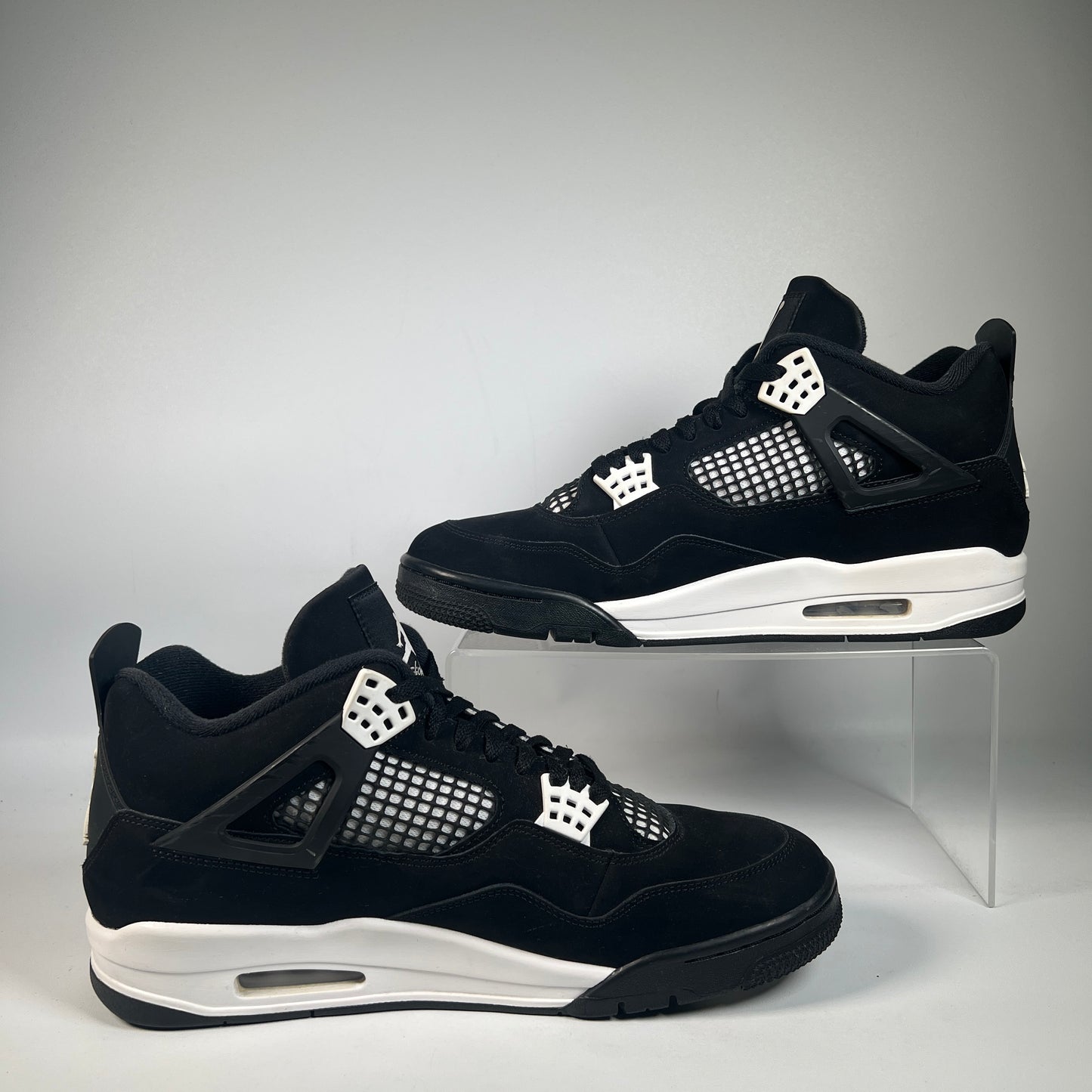 Jordan 4 White Thunder (2024) Size 11.5 USED s22615
