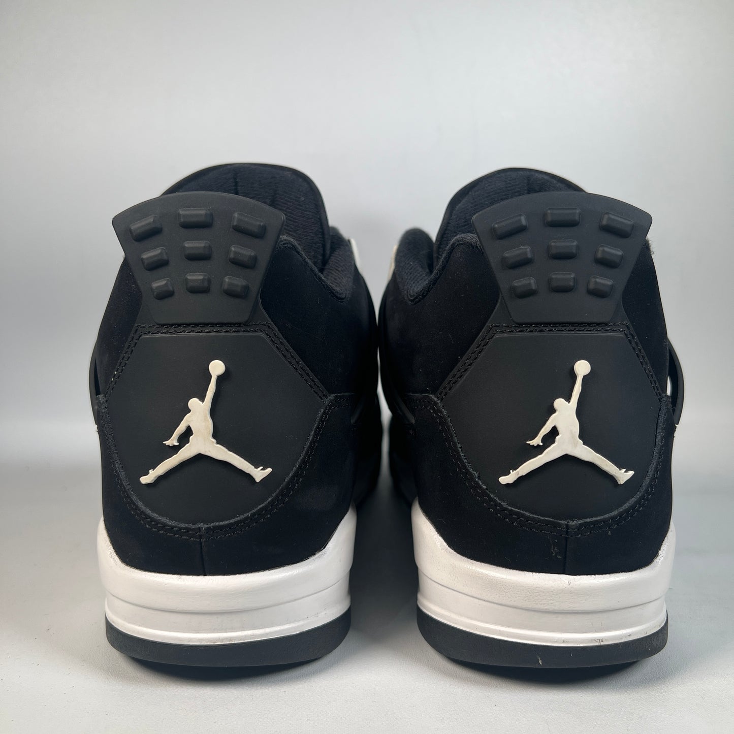 Jordan 4 White Thunder (2024) Size 11.5 USED s22615