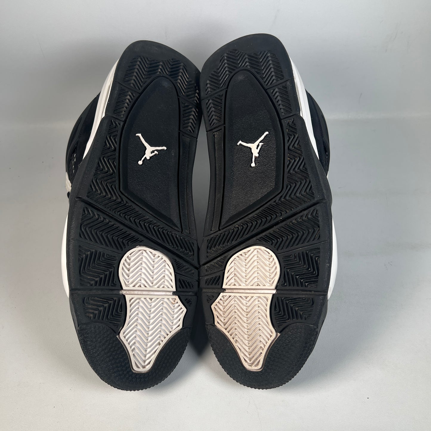 Jordan 4 White Thunder (2024) Size 11.5 USED s22615