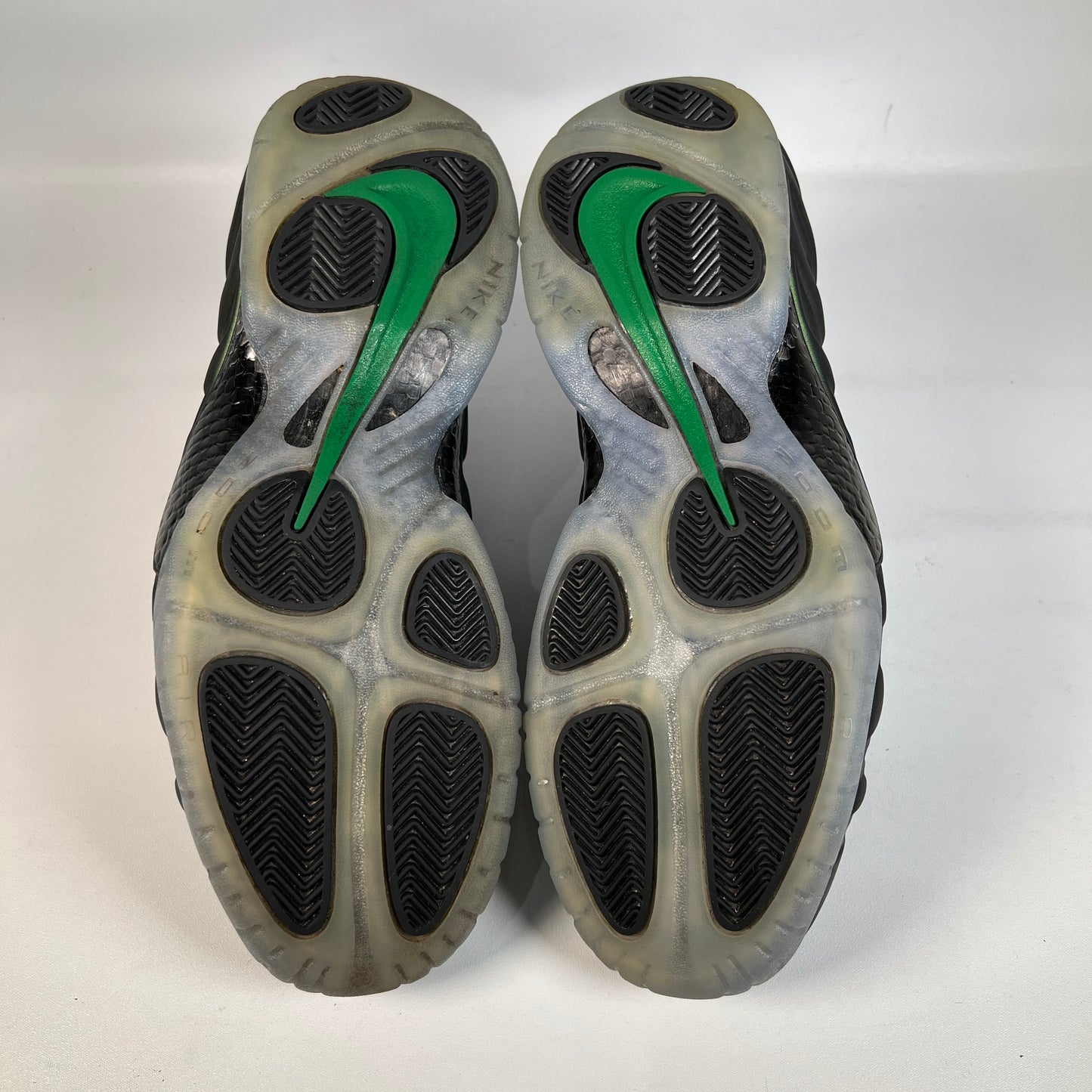 Nike Air Foamposite Pro Pine Green (2025) Size 10.5 USED s22675