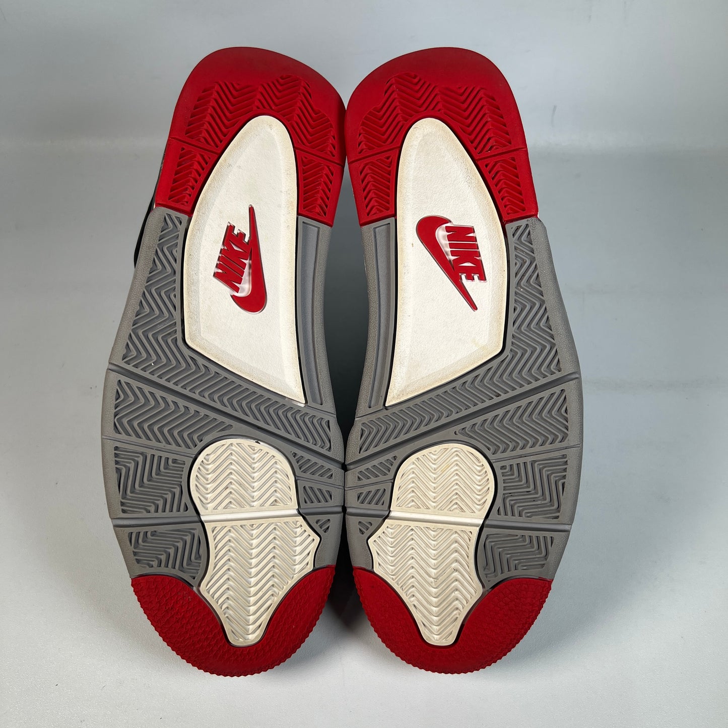 Jordan 4 Bred (2019) Size 11 USED s22653