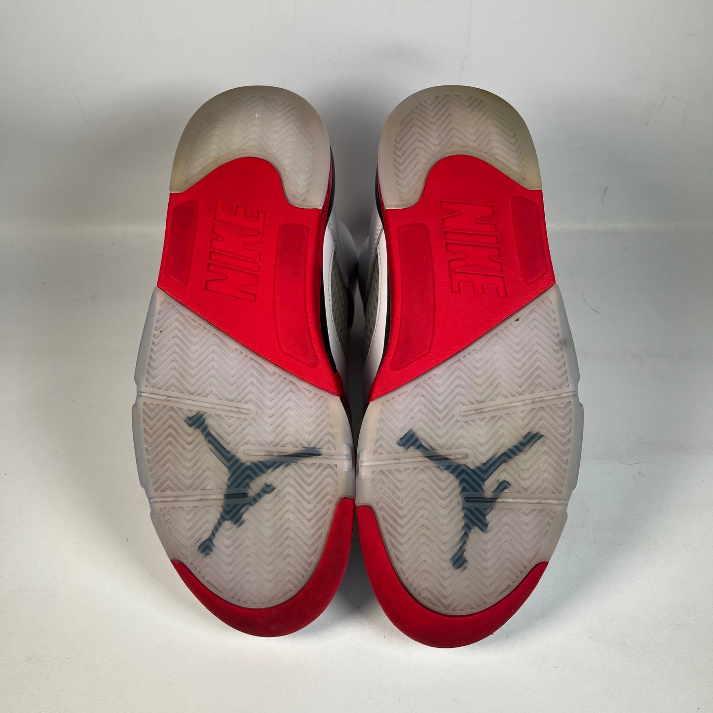 Jordan 5 Fire Red Black Tongue (2025) Size 9.5 USED s22717