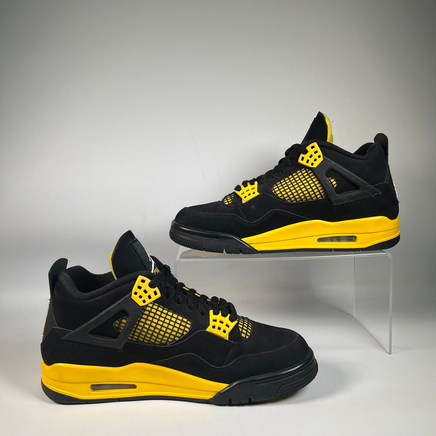 Jordan 4 Thunder (2023) Size 8.5 USED s22734