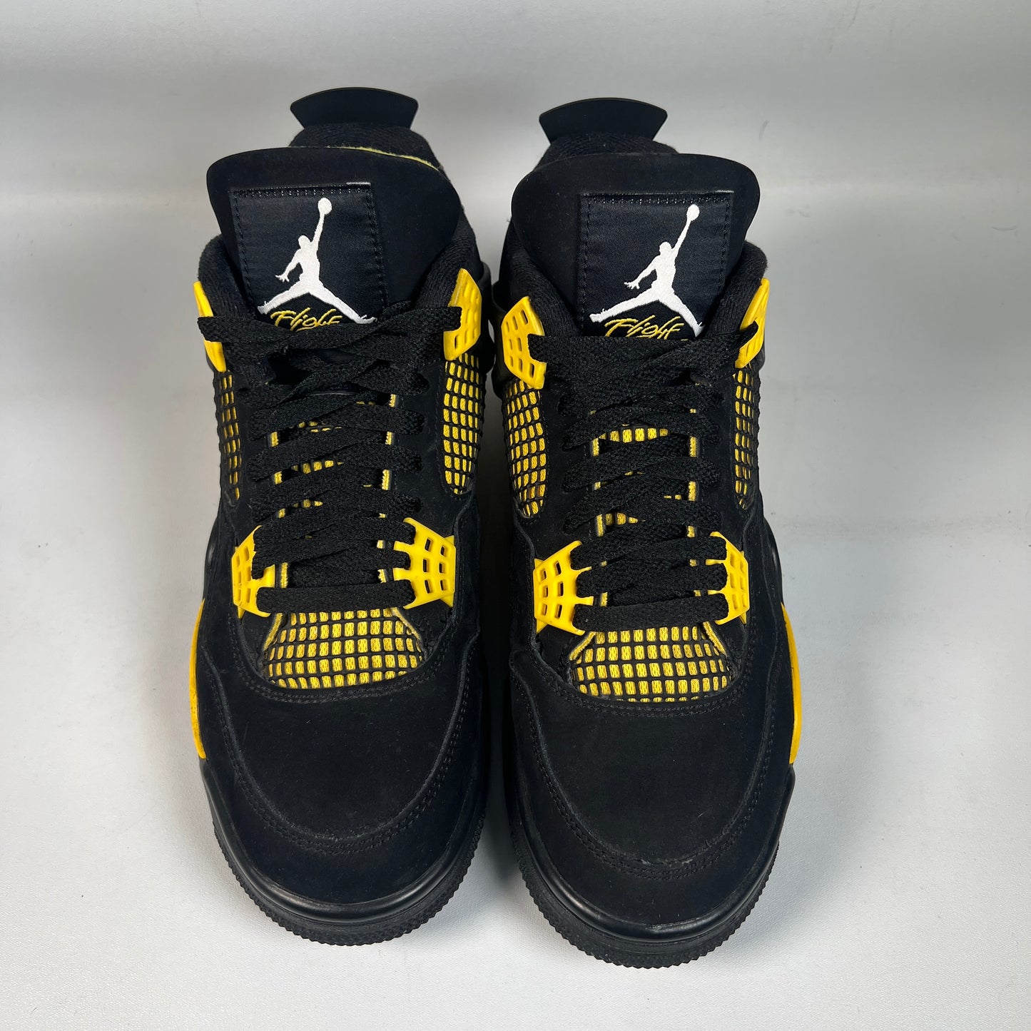 Jordan 4 Thunder (2023) Size 8.5 USED s22734