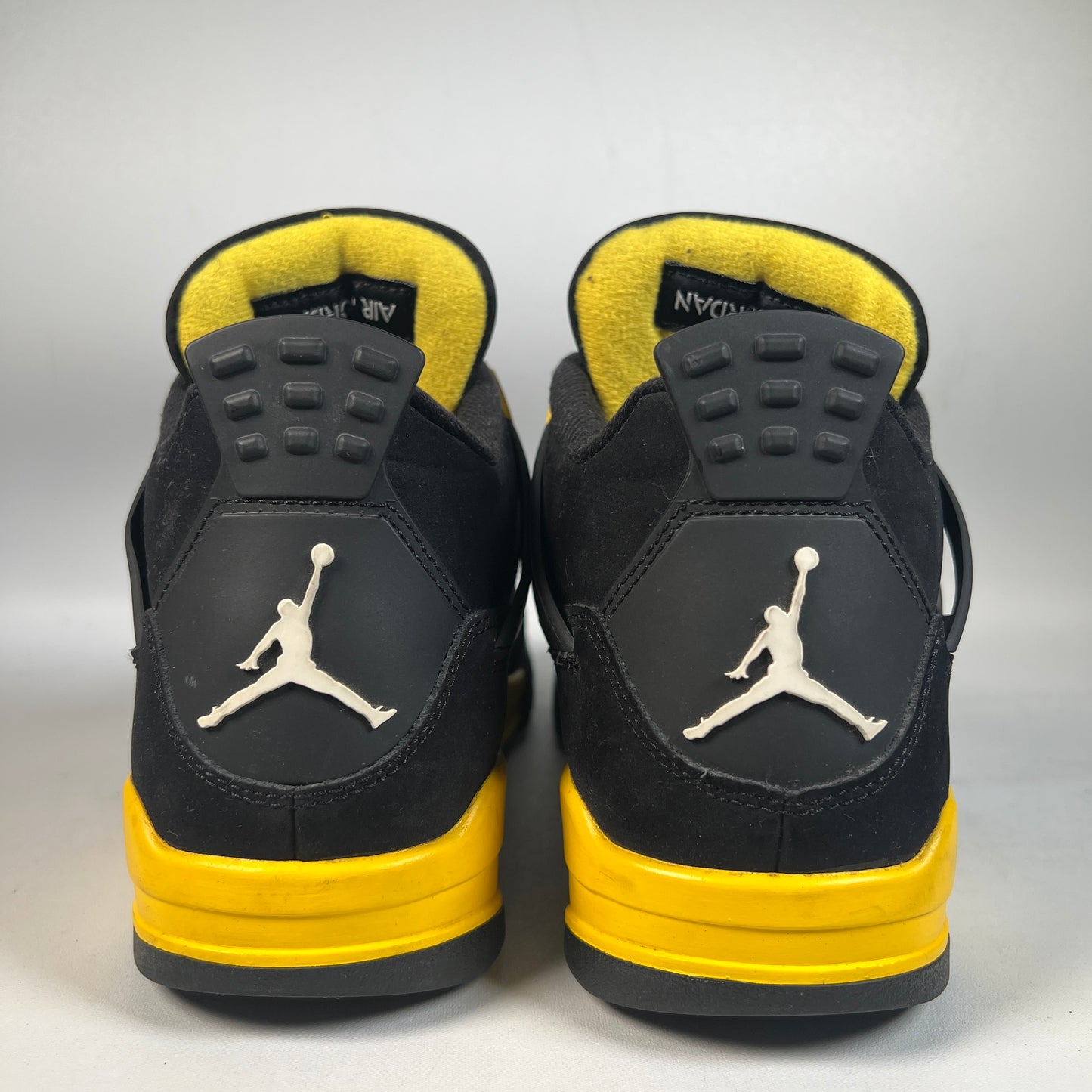 Jordan 4 Thunder (2023) Size 8.5 USED s22734