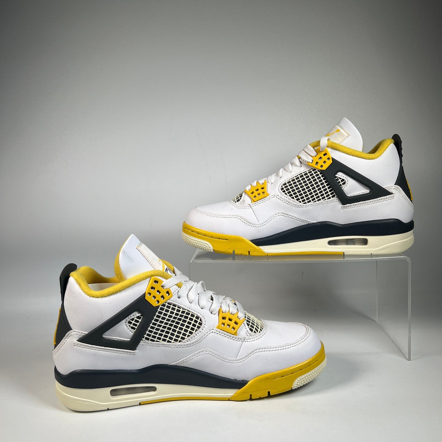 Jordan 4 Vivid Sulfur (2024) Size 8.5M/10W USED s22735